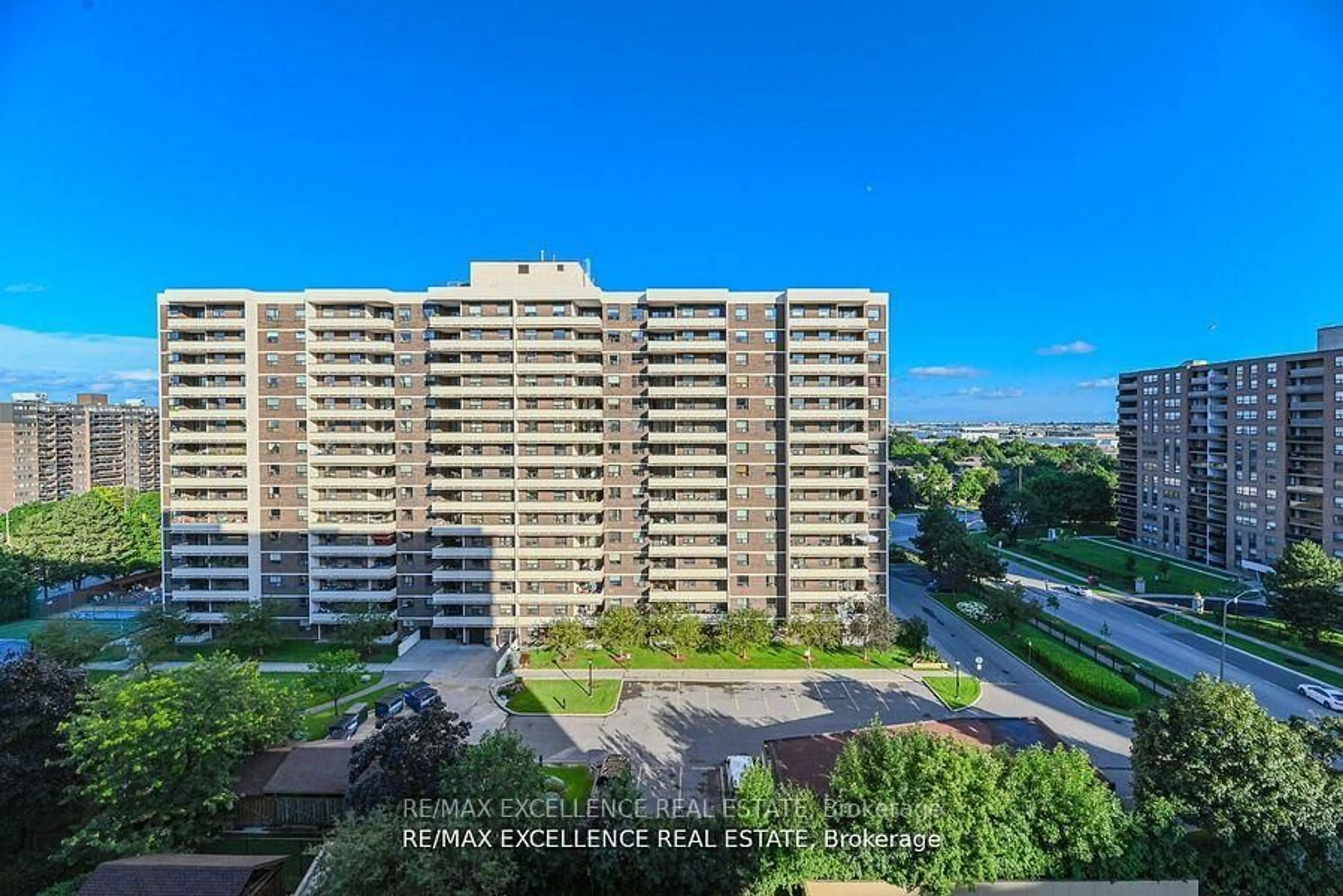 A pic from outside/outdoor area/front of a property/back of a property/a pic from drone, city buildings view from balcony for 5 Lisa St #1002, Brampton Ontario L6T 4T4