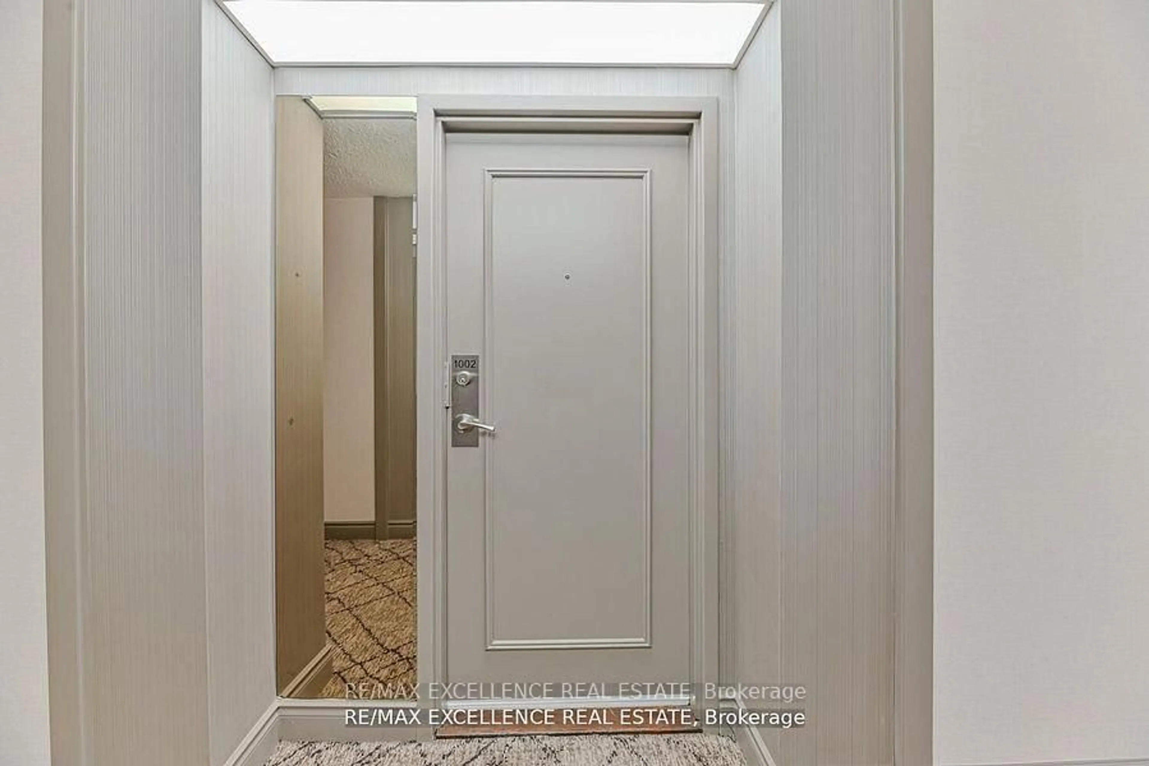 Indoor entryway for 5 Lisa St #1002, Brampton Ontario L6T 4T4
