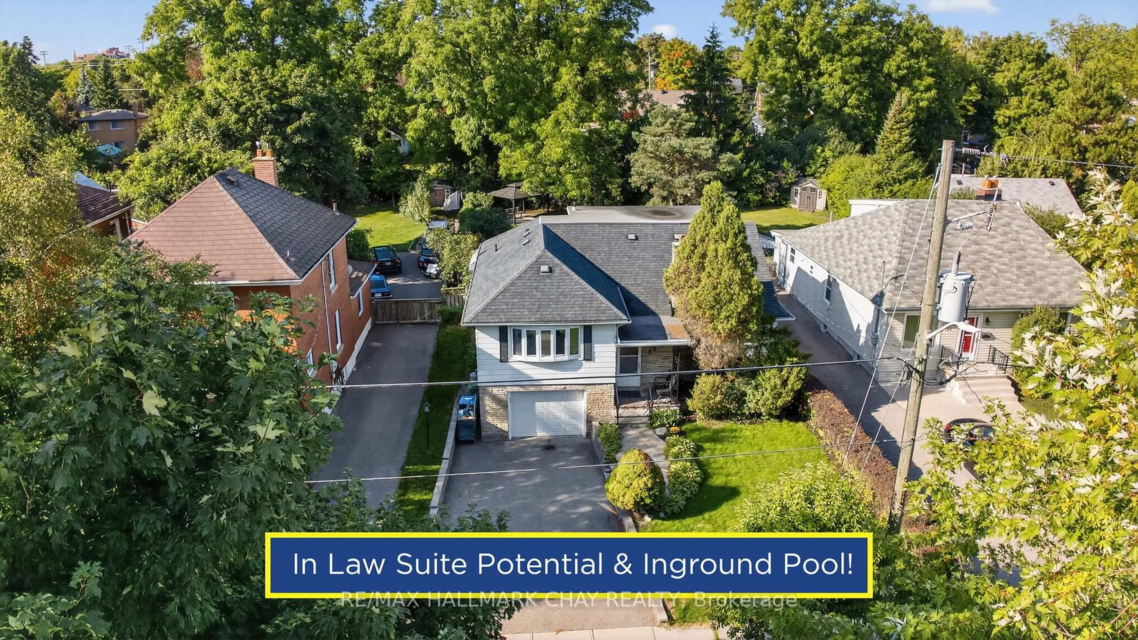 A pic from outside/outdoor area/front of a property/back of a property/a pic from drone, street for 33 Mill St, Brampton Ontario L6Y 1S7