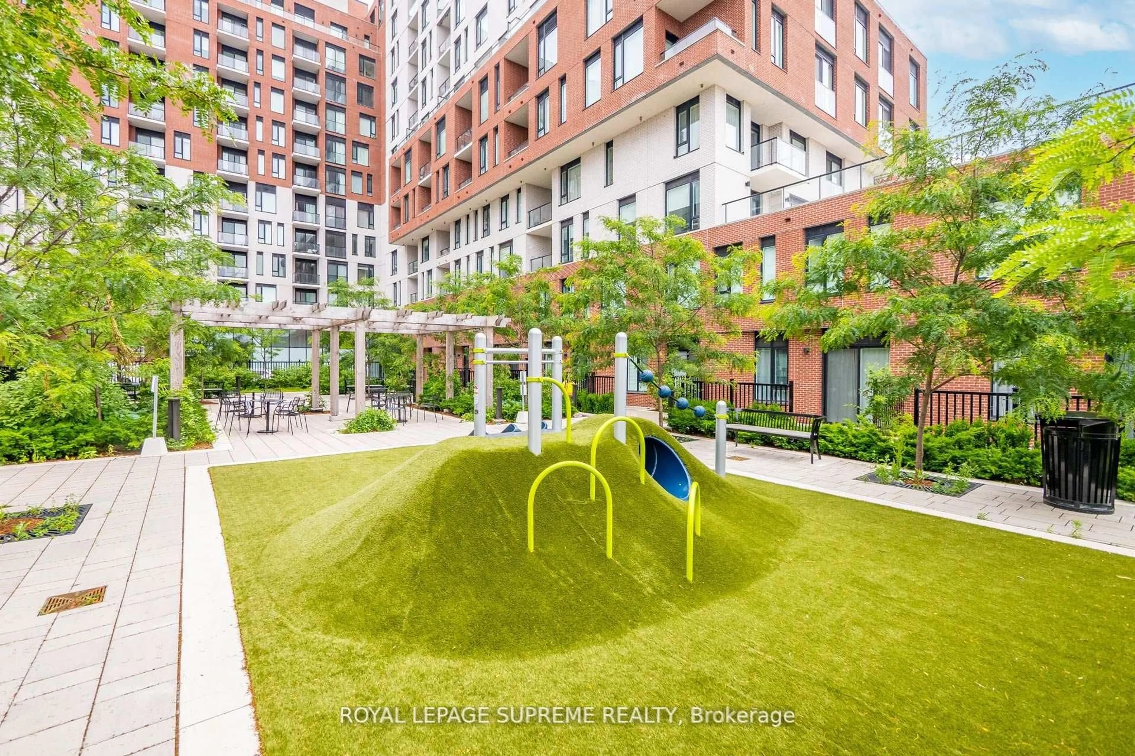 Patio, street for 3100 Keele St #925, Toronto Ontario M3M 0E1