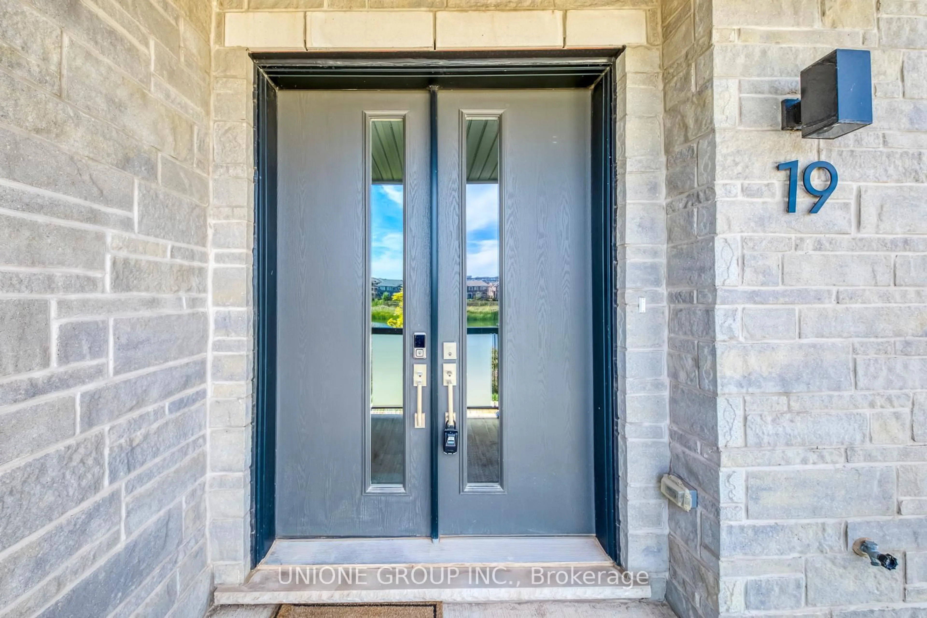 Indoor entryway for 3070 John Mckay Blvd #19, Oakville Ontario L6H 7W4