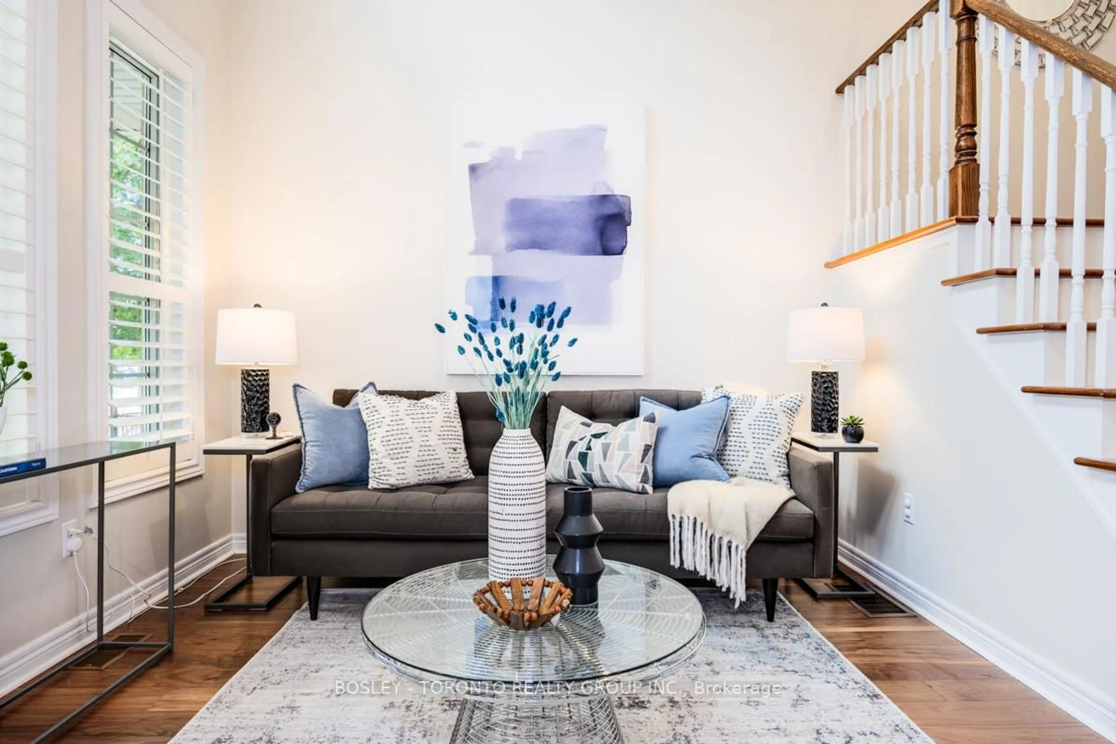 Living room with furniture, unknown for 5682 Passion Flower Blvd, Mississauga Ontario L5M 7E7