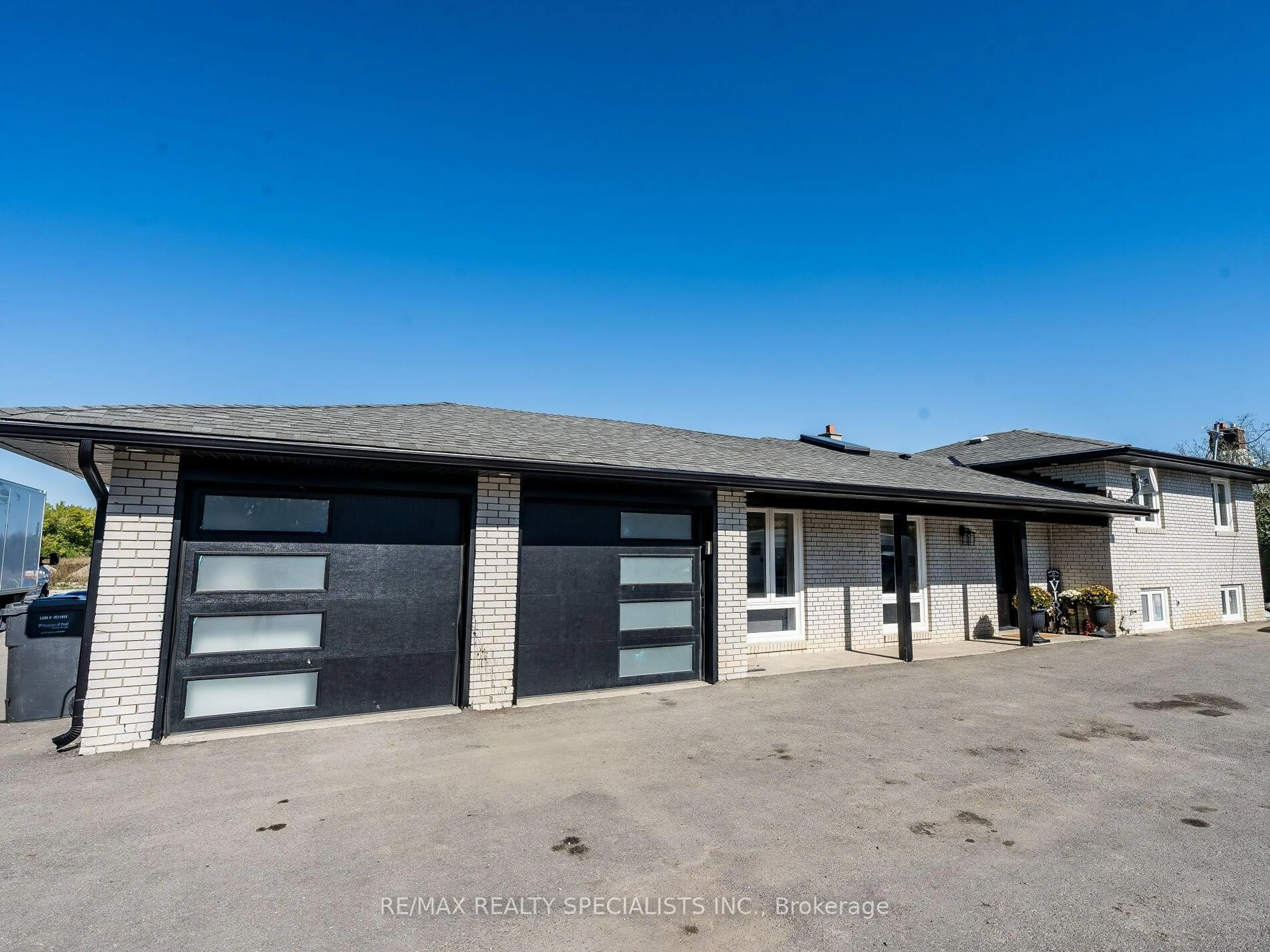 A pic from outside/outdoor area/front of a property/back of a property/a pic from drone, street for 13207 Centreville Creek Dr, Caledon Ontario L7C 3B8