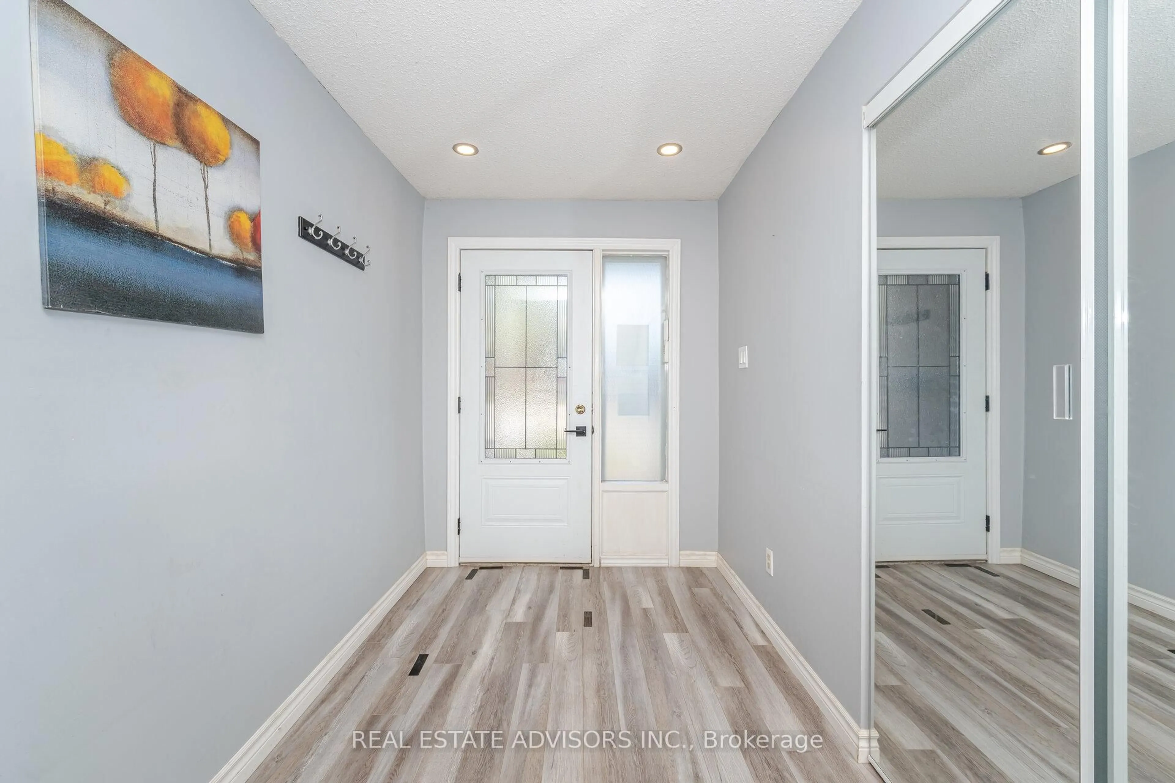 Indoor entryway for 1320 Hampton St #25, Oakville Ontario L6H 2S6