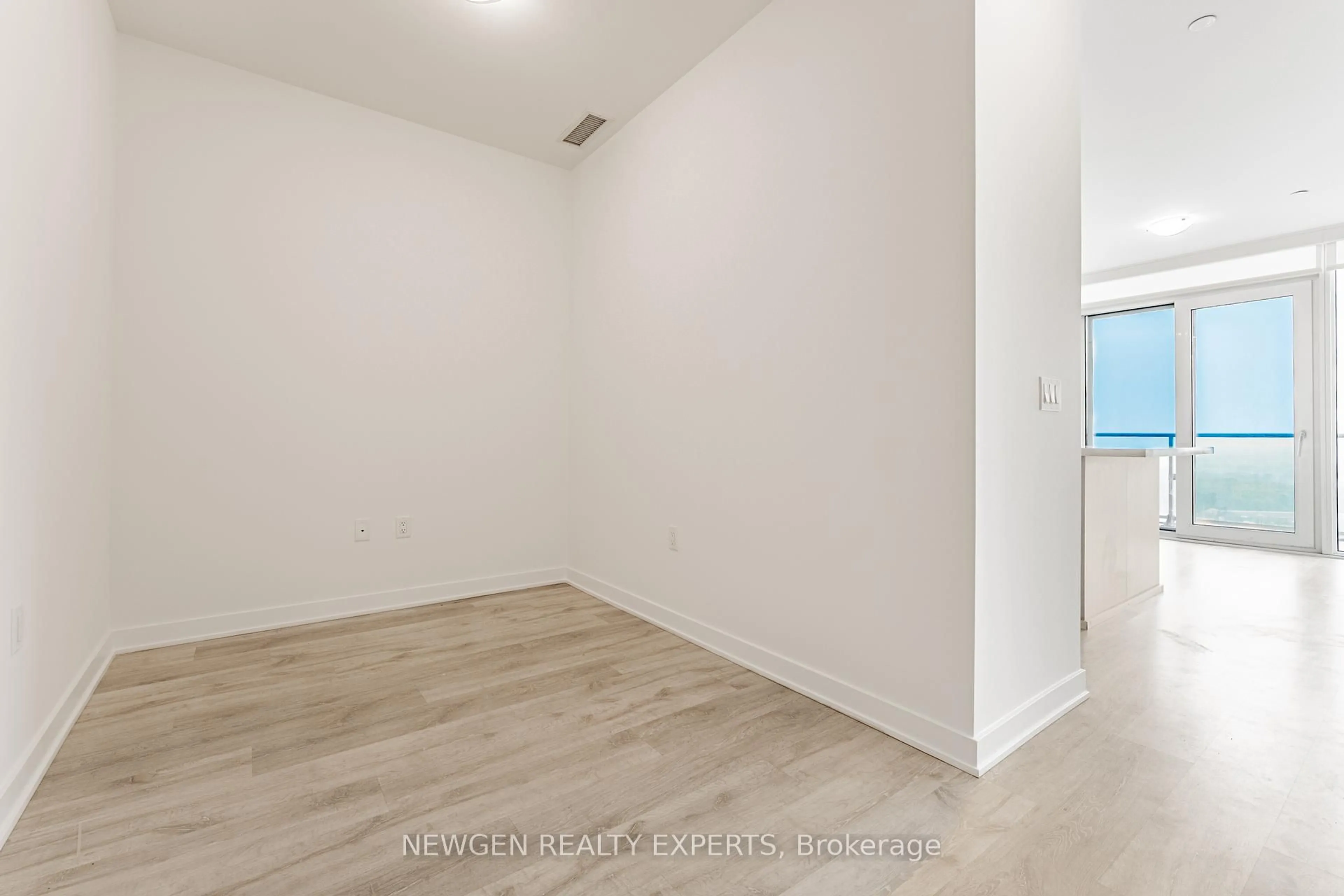 A pic of a room for 4655 Metcalfe Ave #PH 2203, Mississauga Ontario L5M 0Z7