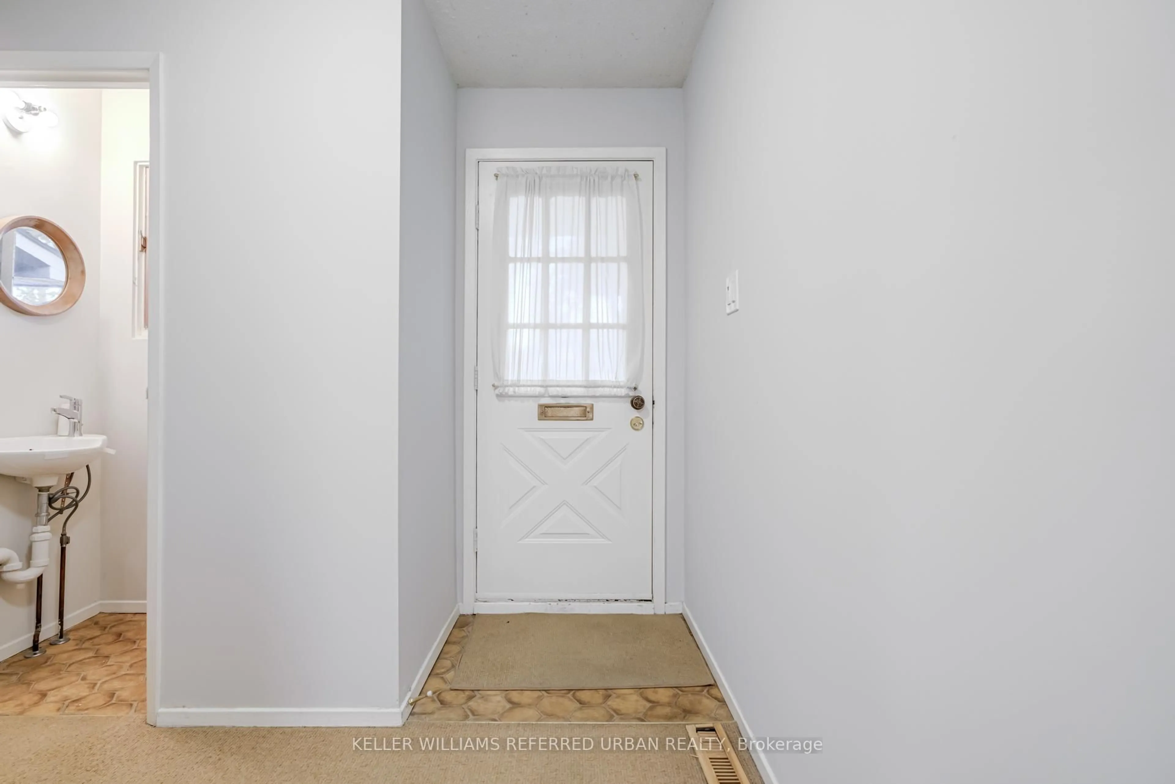 Indoor entryway for 2 Skelton St, Toronto Ontario M8V 3W4
