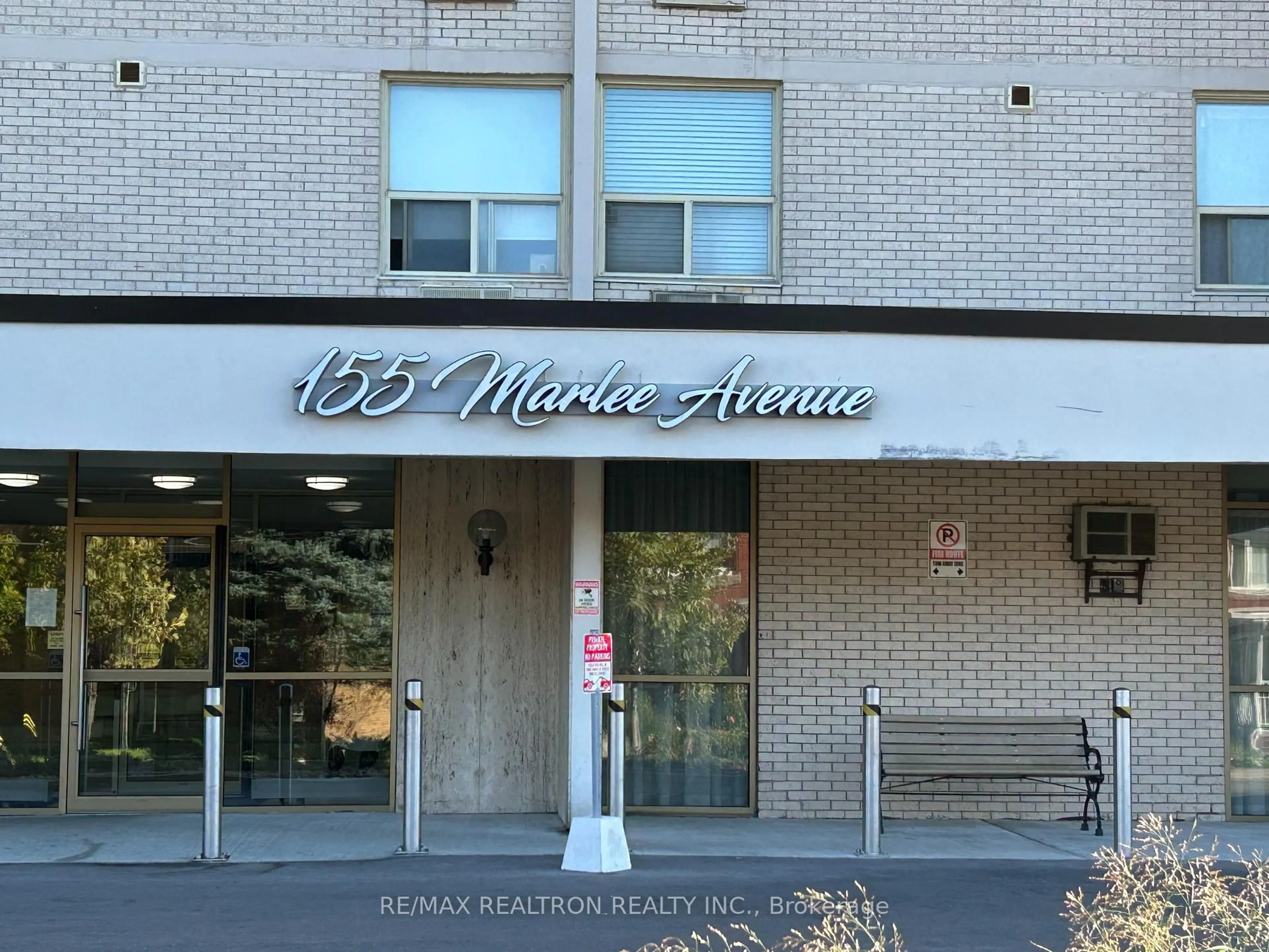 Indoor foyer for 155 Marlee Ave #709, Toronto Ontario M6B 4B5