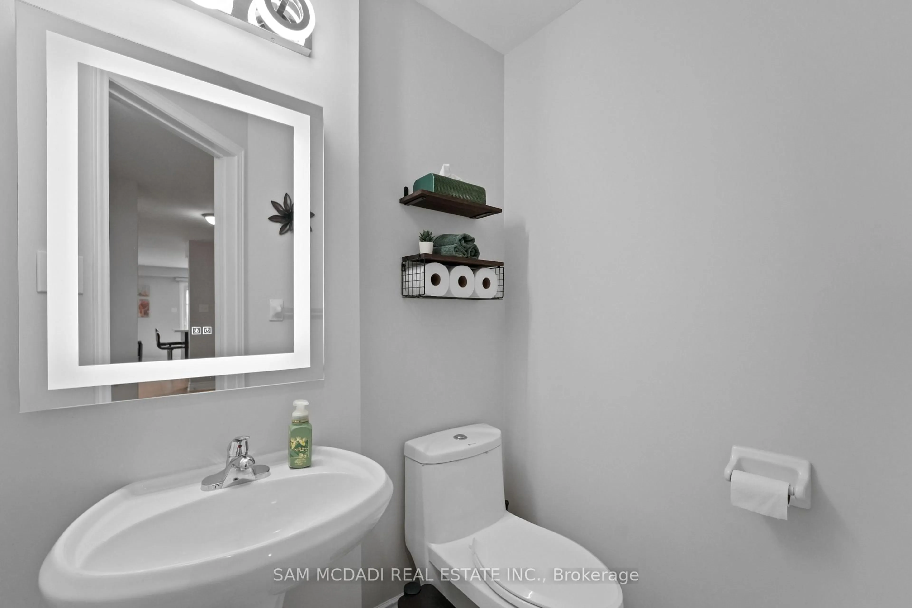 Standard bathroom, ceramic/tile floor for 525 Driftcurrent Dr, Mississauga Ontario L4Z 3Z2