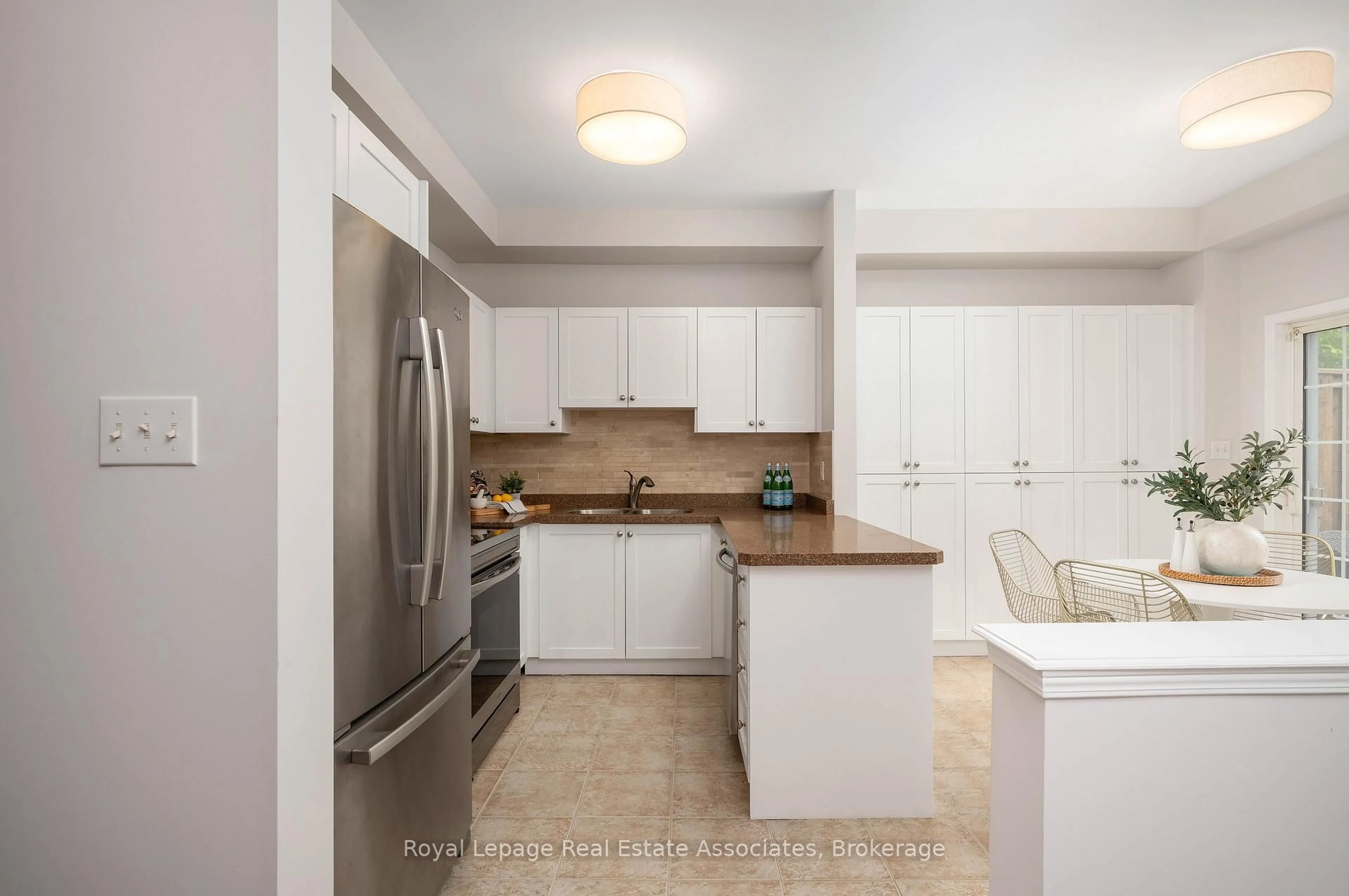 Standard kitchen, ceramic/tile floor for 1130 Cawthra Rd #32, Mississauga Ontario L5G 4V7