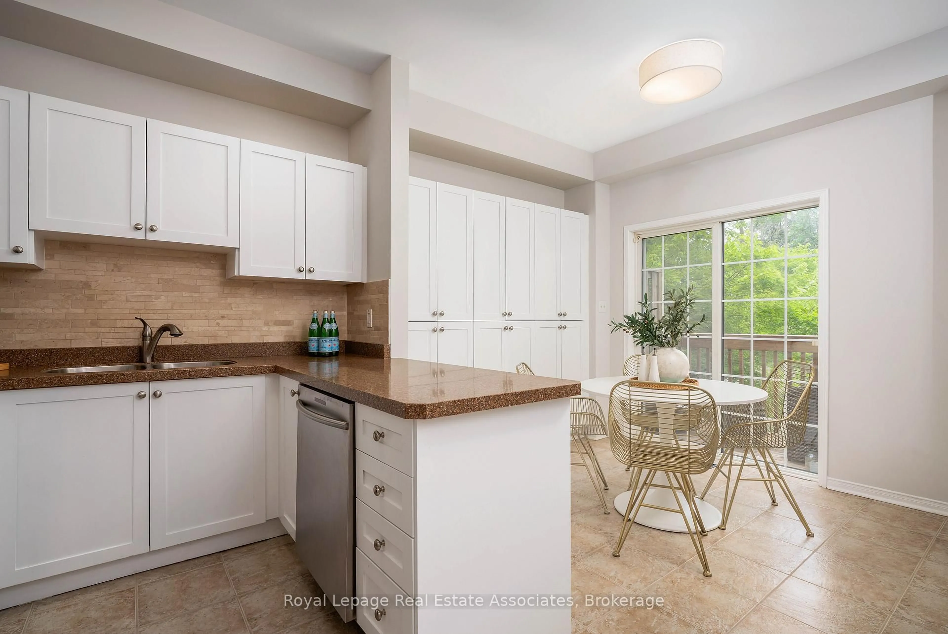 Standard kitchen, ceramic/tile floor for 1130 Cawthra Rd #32, Mississauga Ontario L5G 4V7