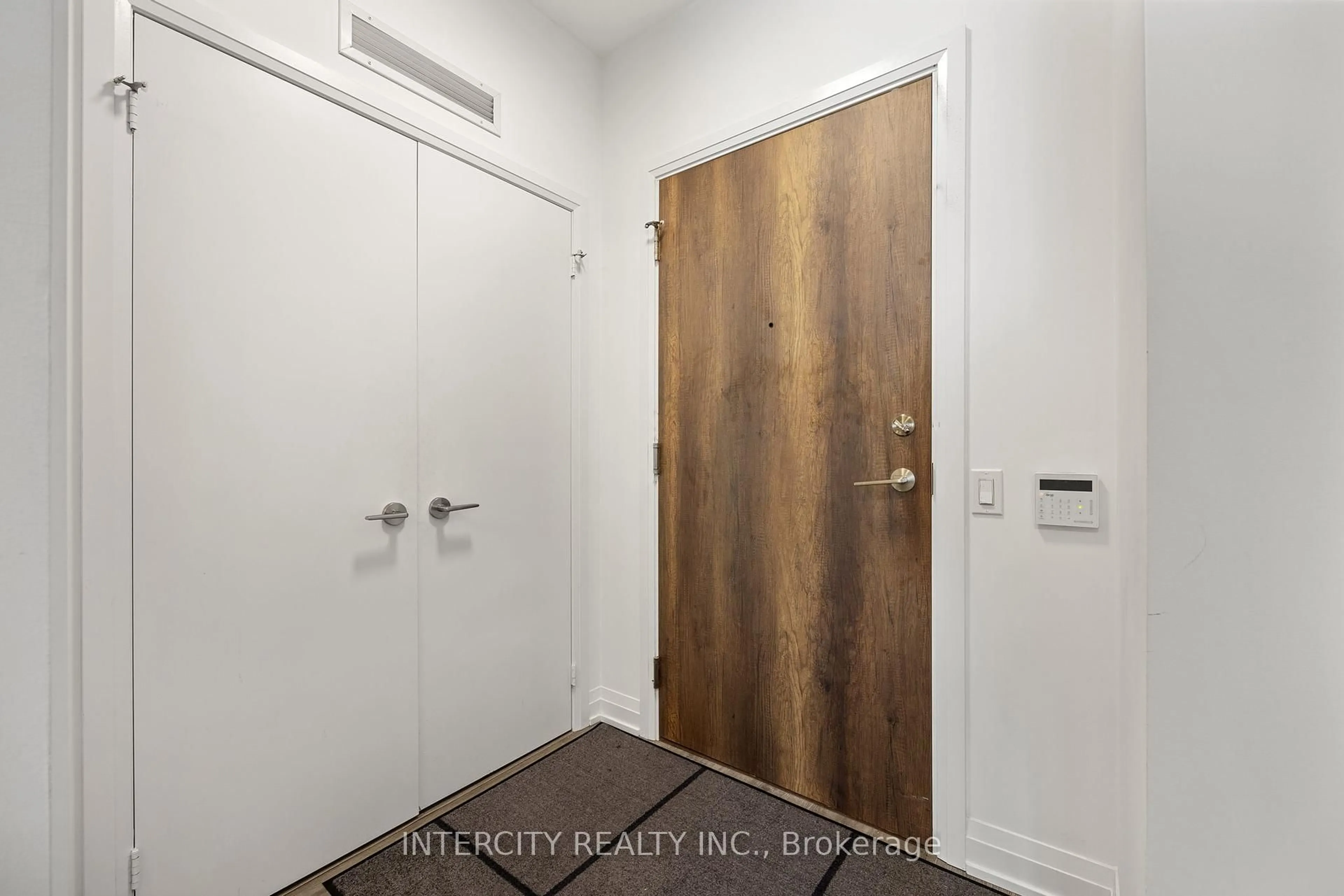 Indoor entryway for 251 Manitoba St #2605, Toronto Ontario M8Y 0C7