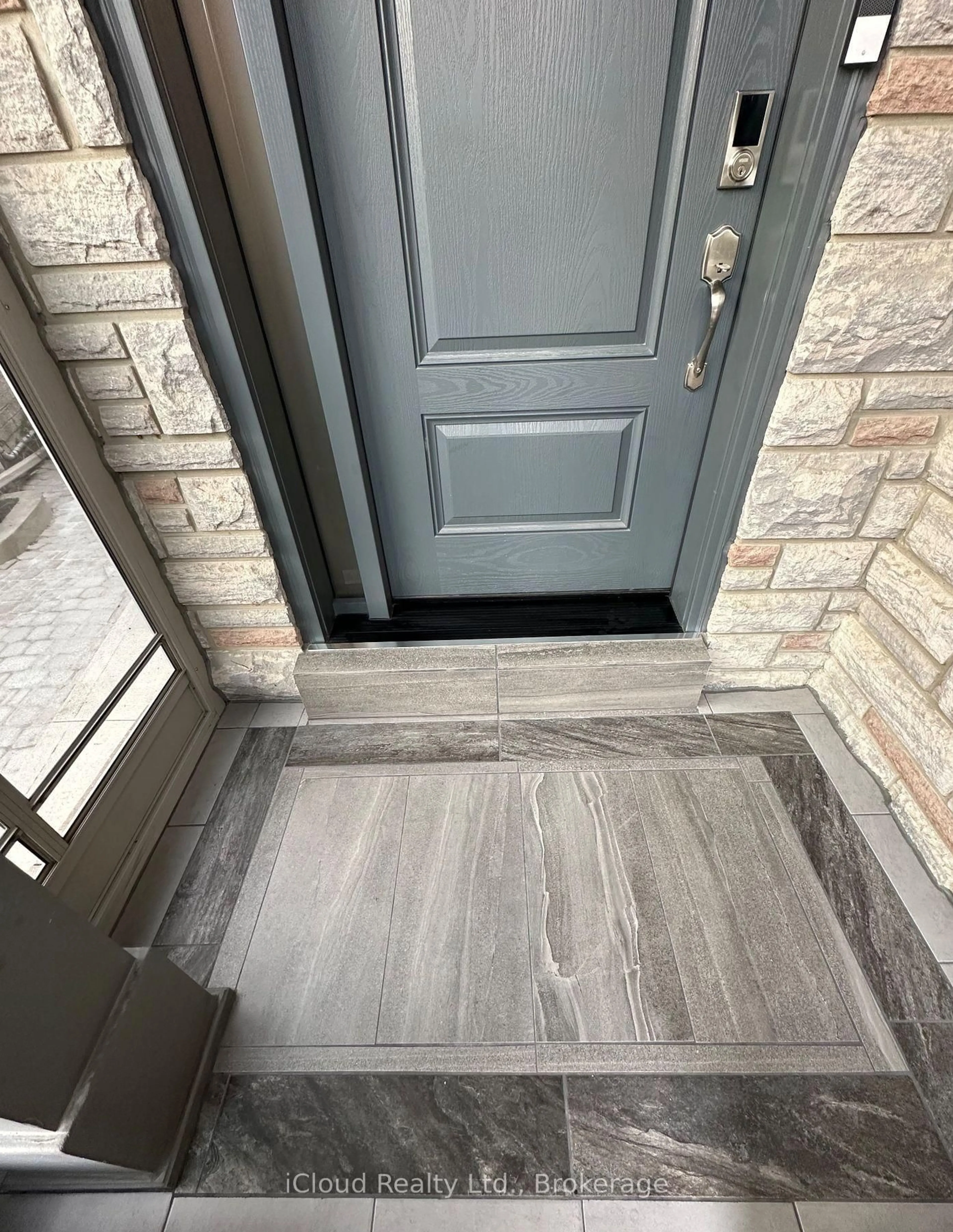Indoor entryway for 36 Pacific Wind Cres, Brampton Ontario L6R 2B1
