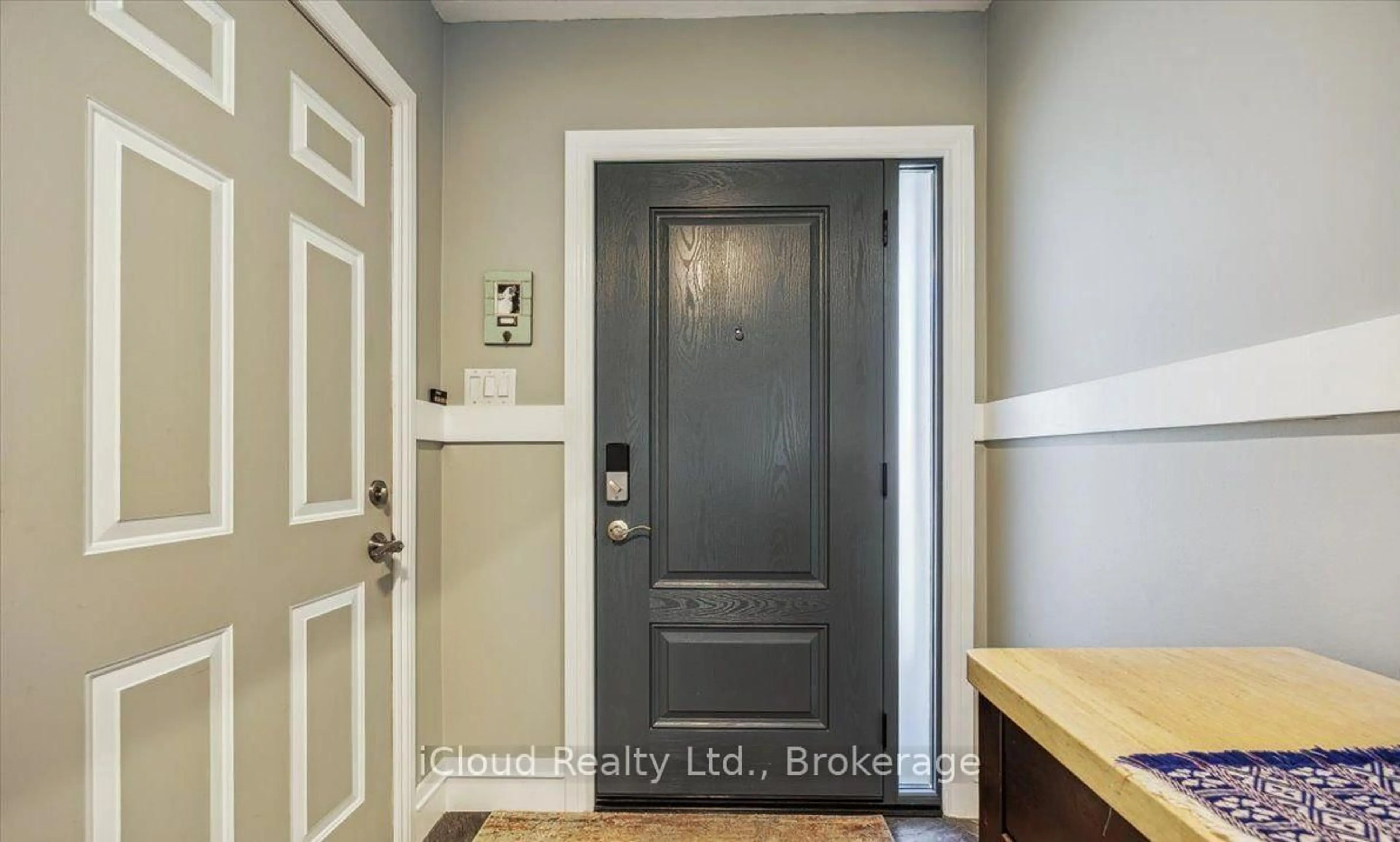 Indoor entryway for 36 Pacific Wind Cres, Brampton Ontario L6R 2B1