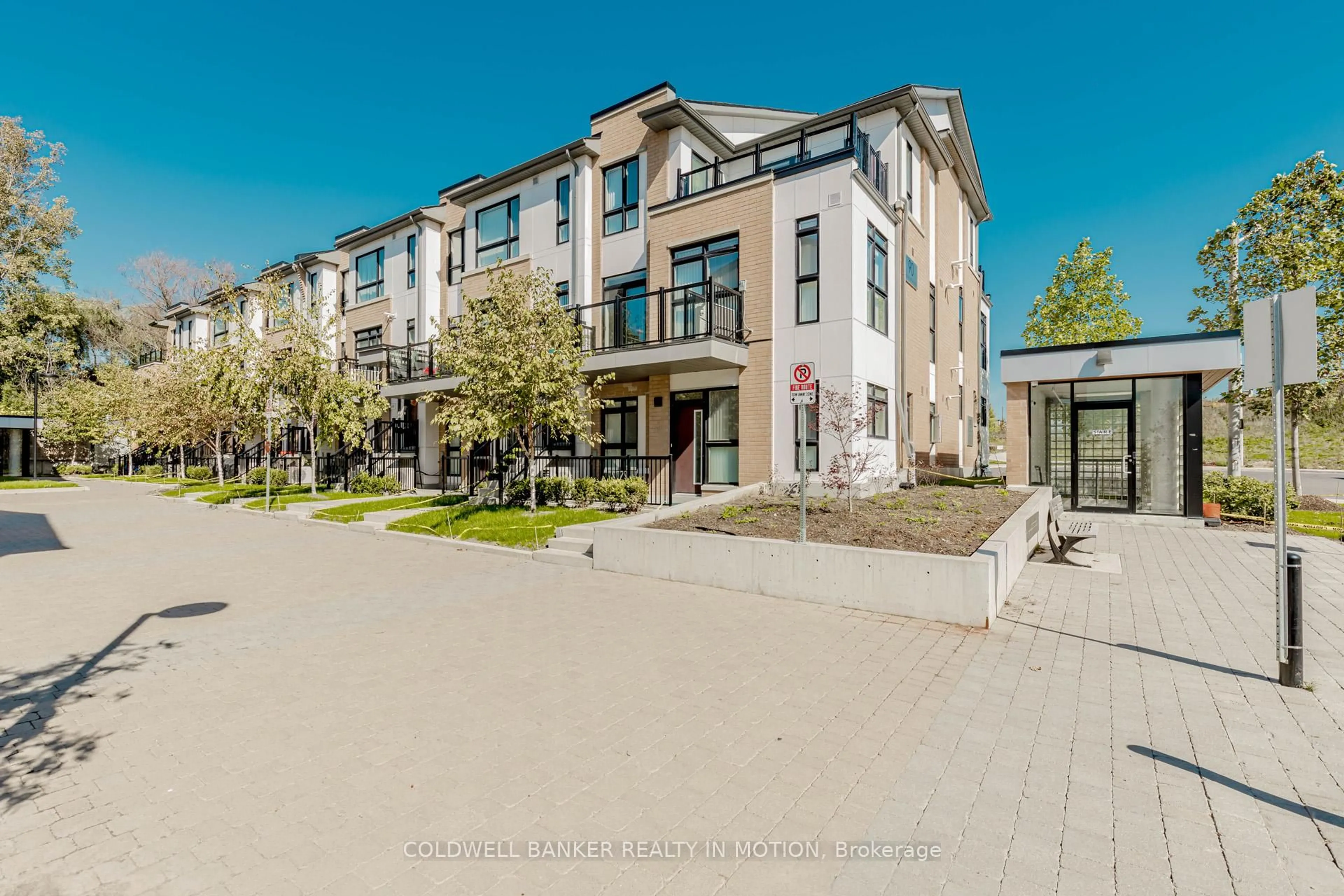 A pic from outside/outdoor area/front of a property/back of a property/a pic from drone, street for 90 Canon Jackson Dr #TH203, Toronto Ontario M6M 0C1