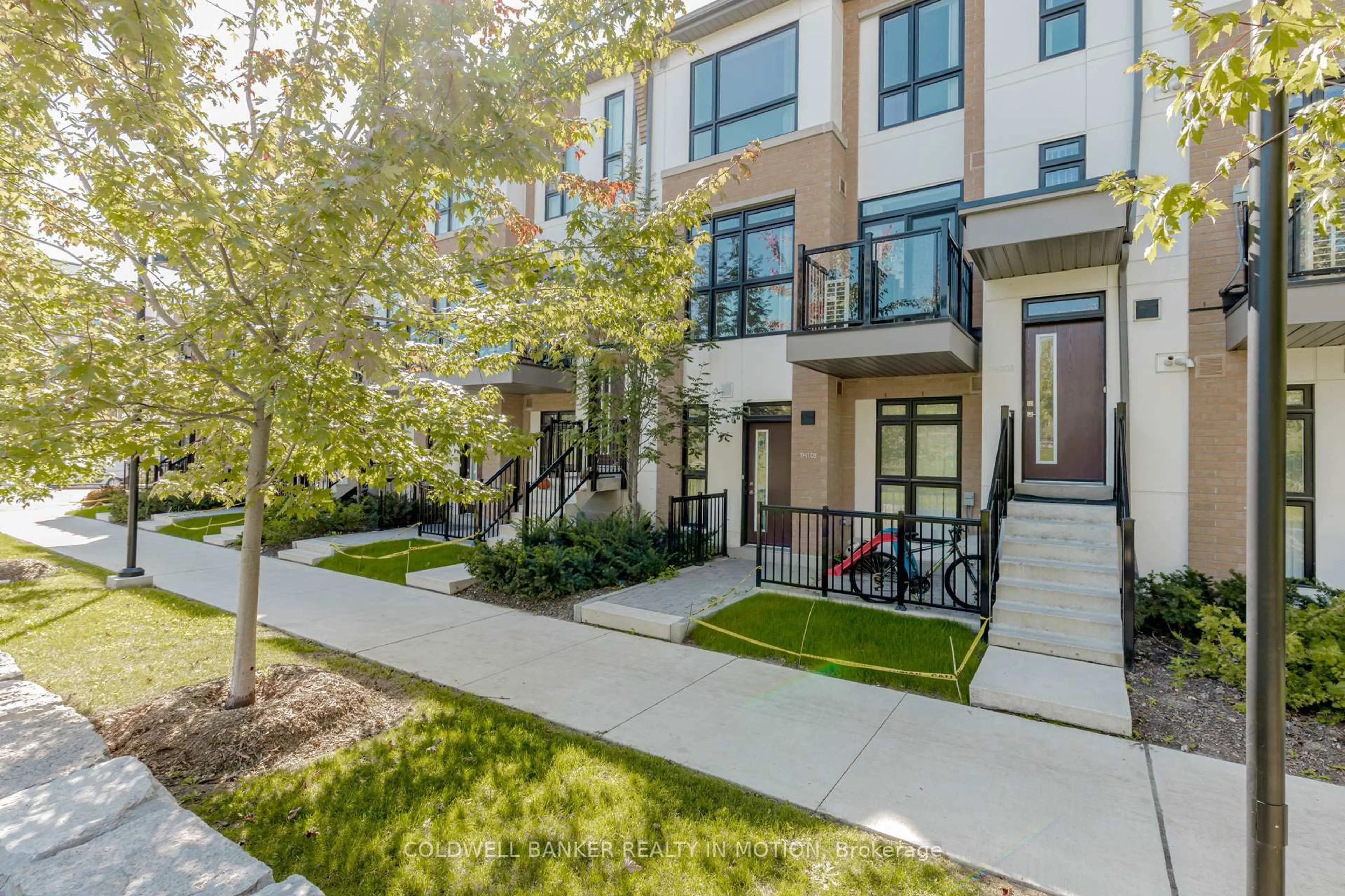 Patio, street for 90 Canon Jackson Dr #TH203, Toronto Ontario M6M 0C1
