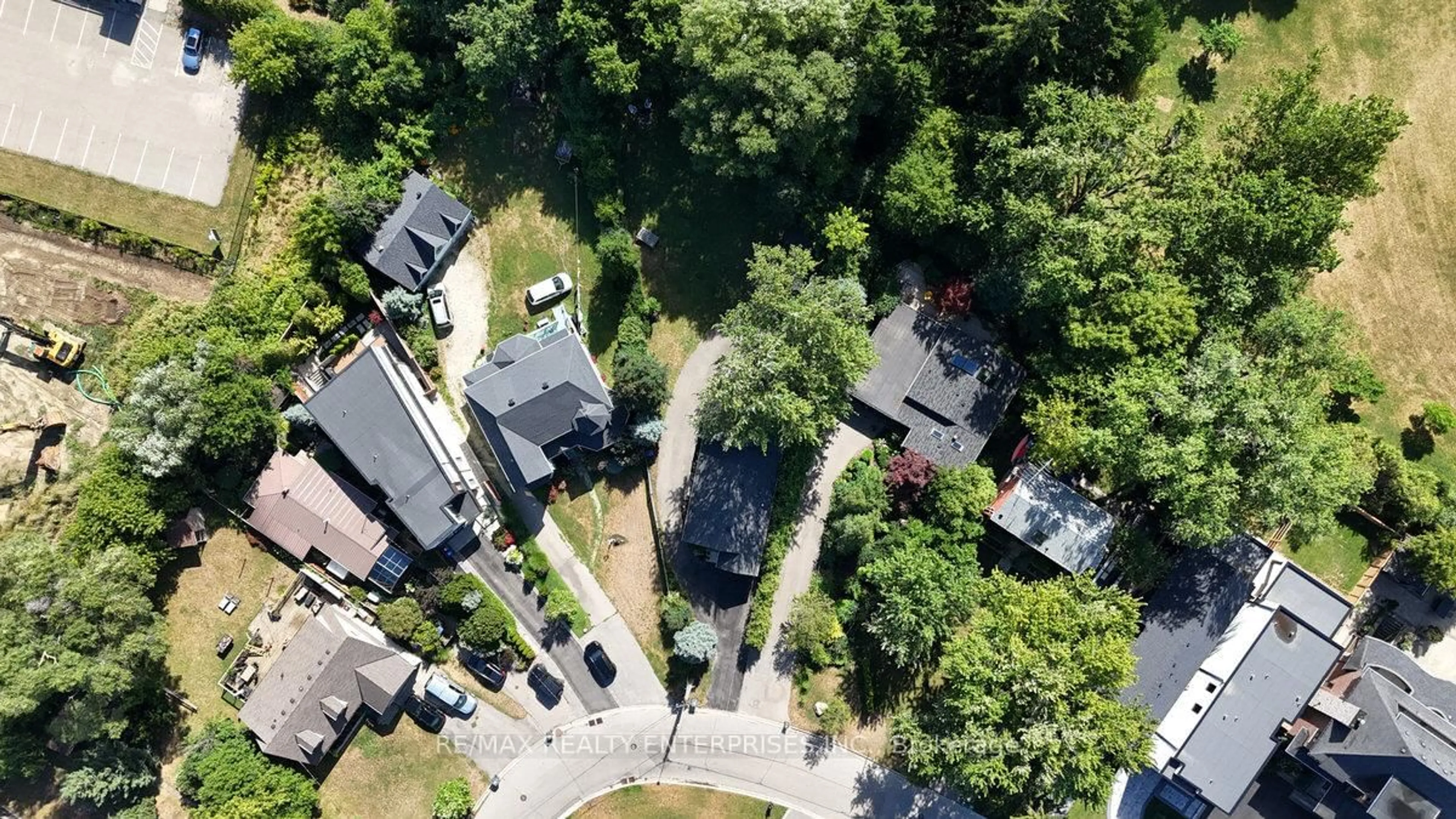 A pic from outside/outdoor area/front of a property/back of a property/a pic from drone, street for 708 Montbeck Cres, Mississauga Ontario L5G 1P3