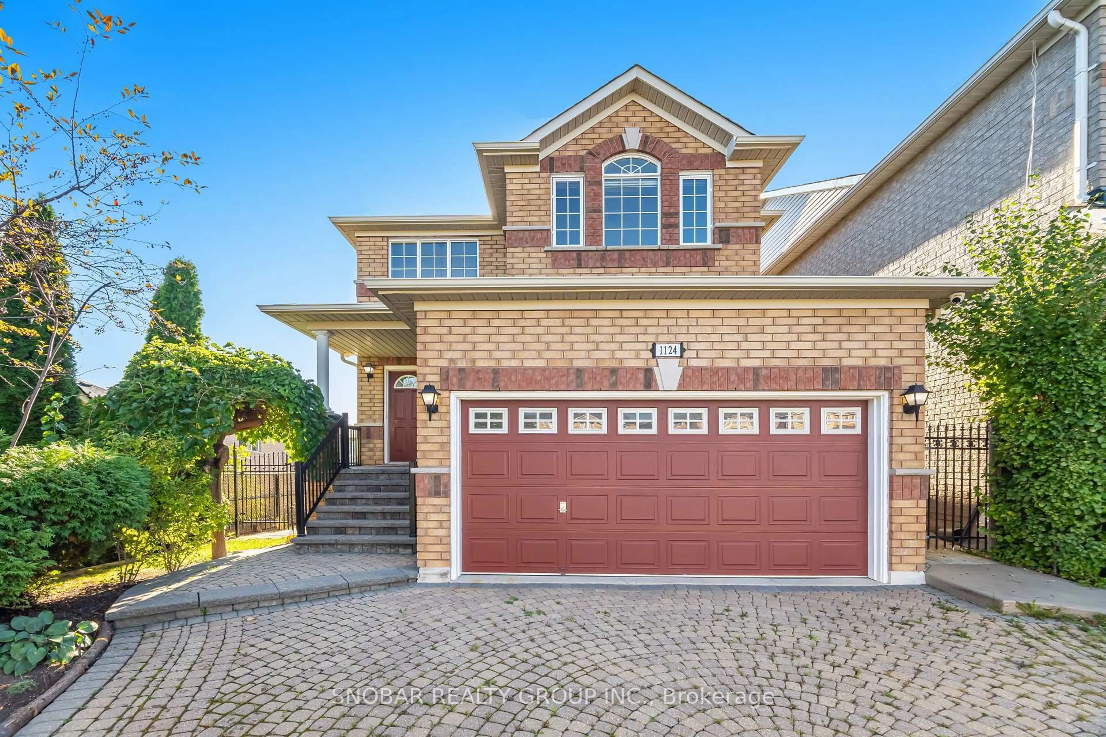 Home with brick exterior material, street for 1124 Knotty Pine Grve, Mississauga Ontario L5W 1J6