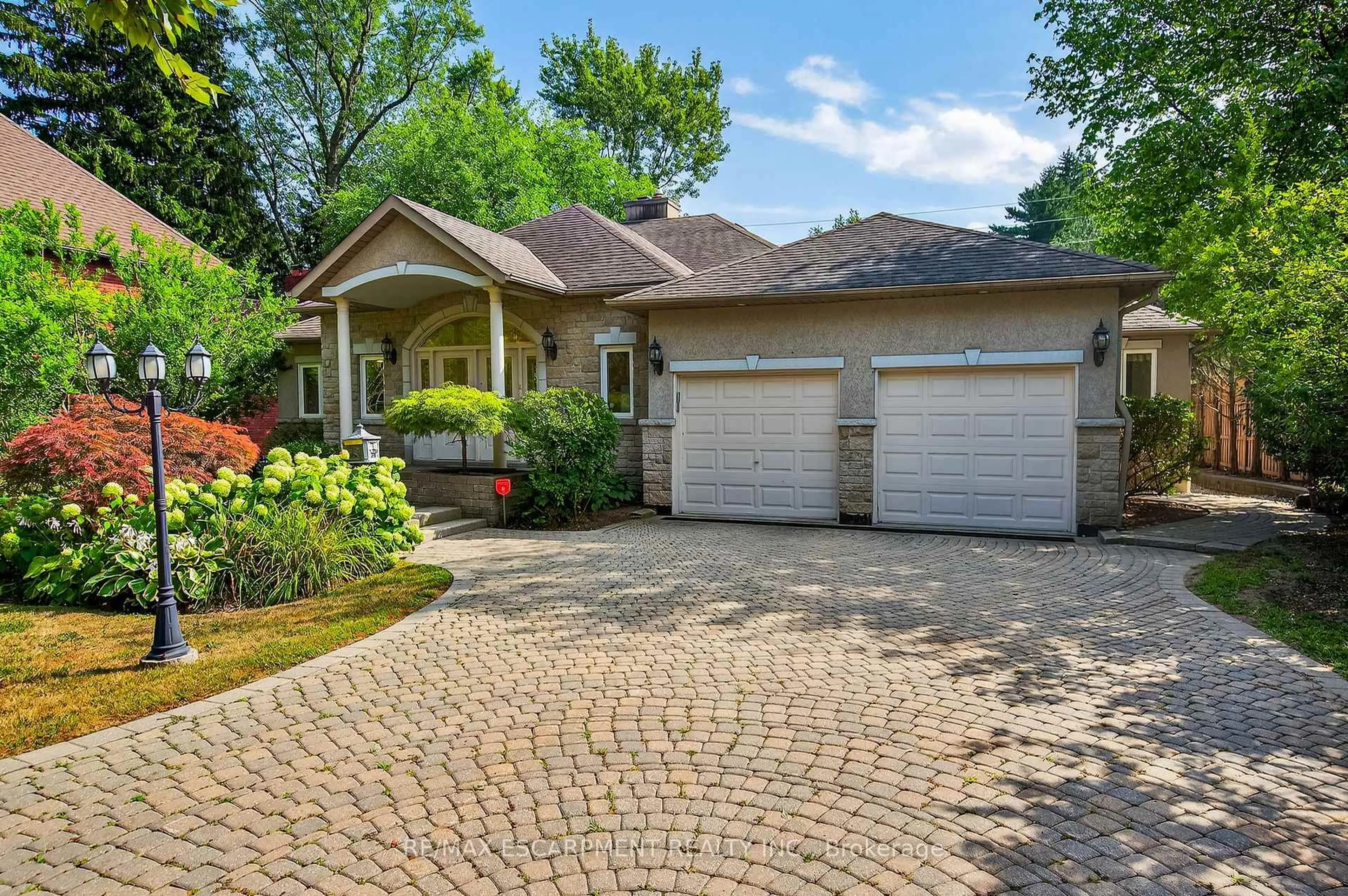 Home with brick exterior material, street for 1262 Mississauga Rd, Mississauga Ontario L5H 2J2