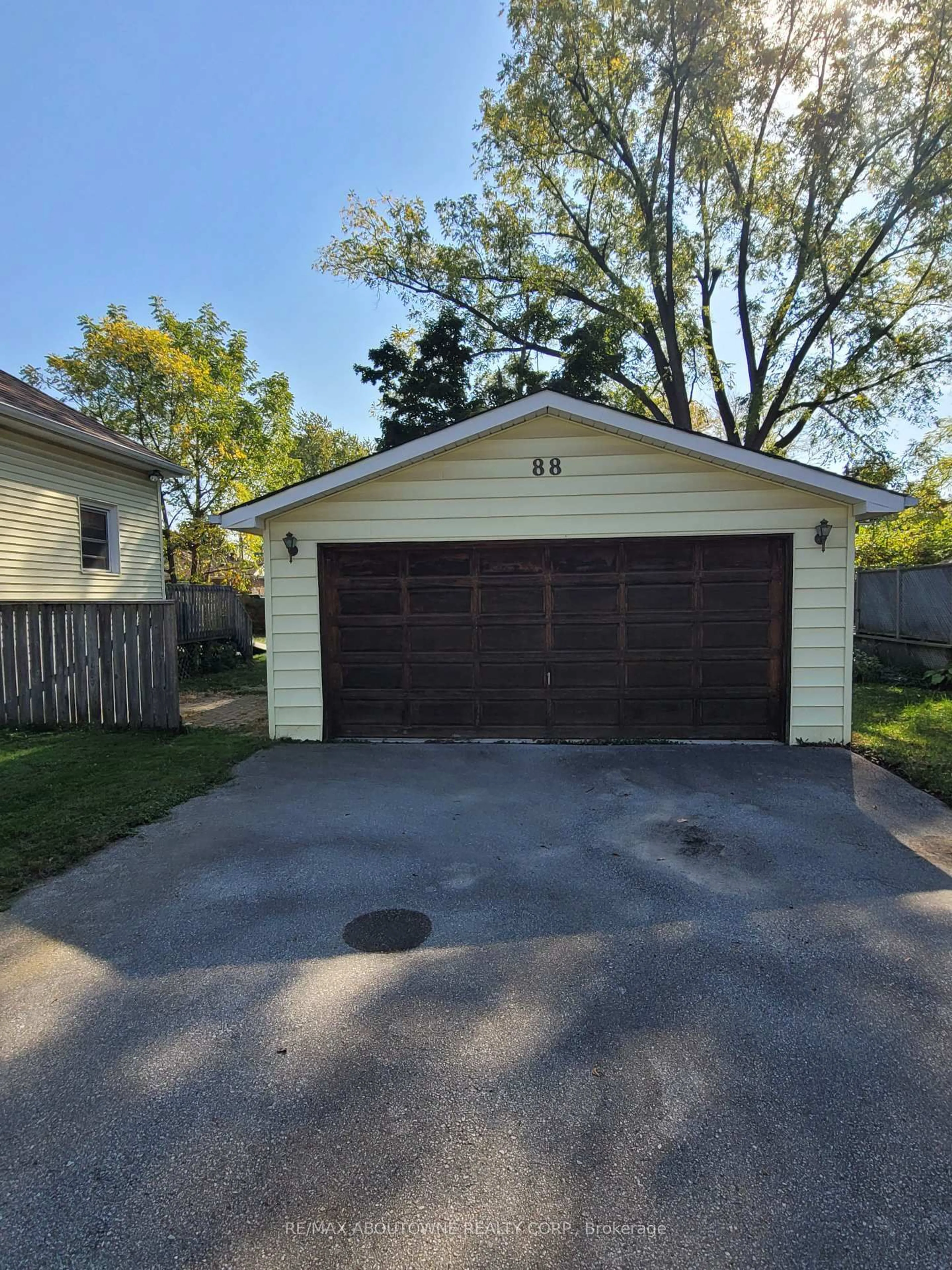 Unknown for 88 Robert St, Milton Ontario L9T 1G8