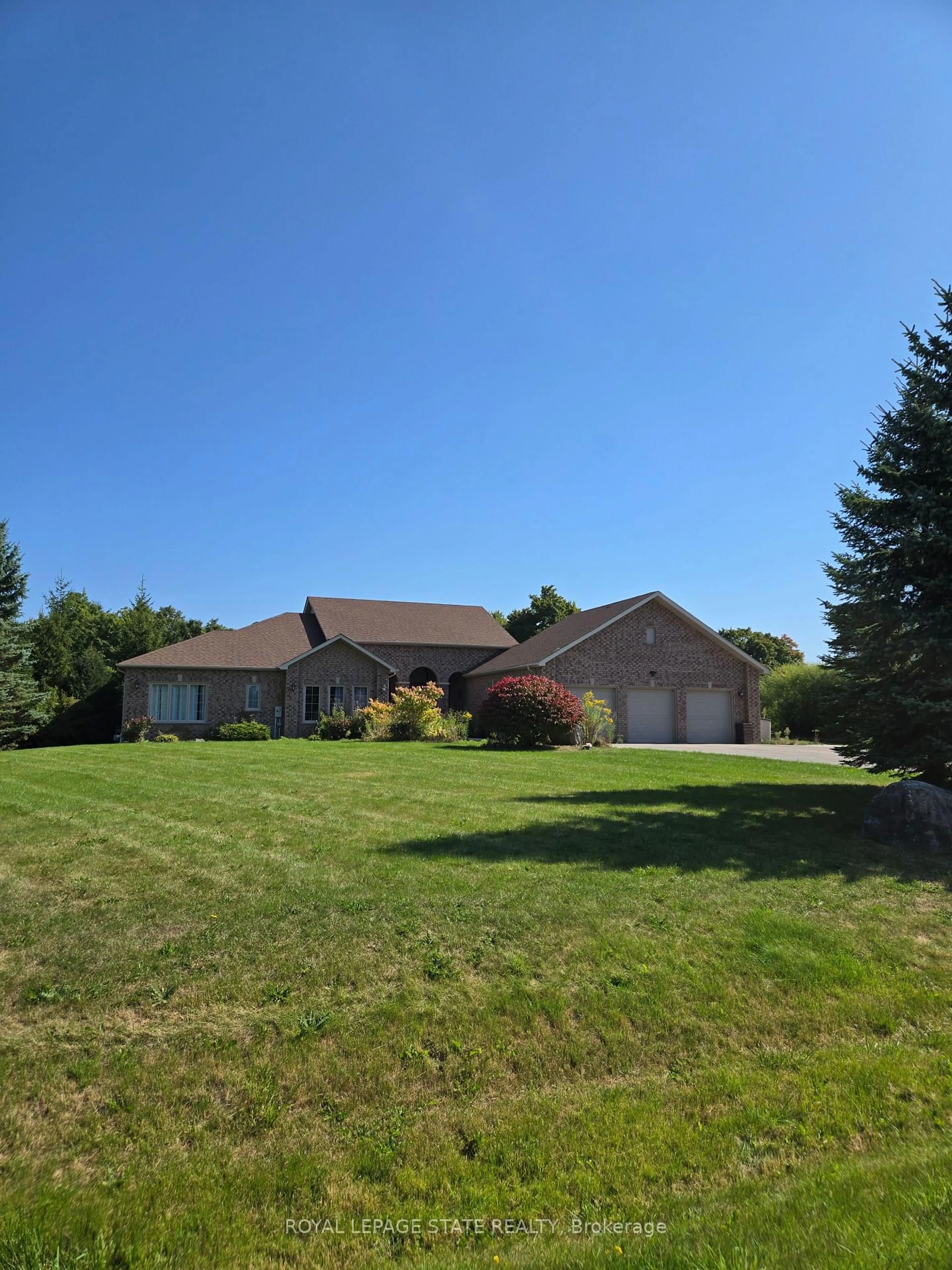 A pic from outside/outdoor area/front of a property/back of a property/a pic from drone, unknown for 11490 Inglis Dr, Milton Ontario L0P 1B0