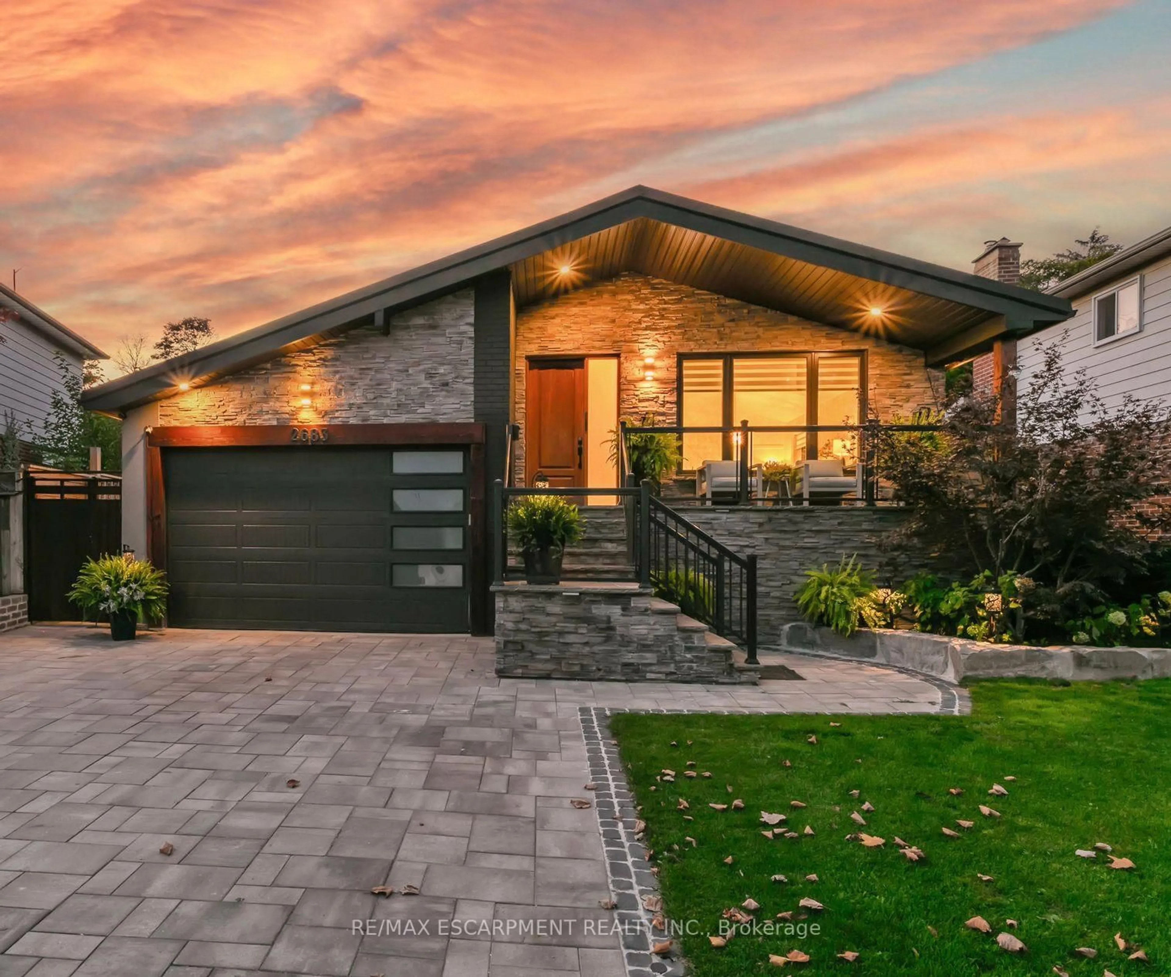 Home with brick exterior material, street for 2683 Kingsberry Cres, Mississauga Ontario L5B 2K6