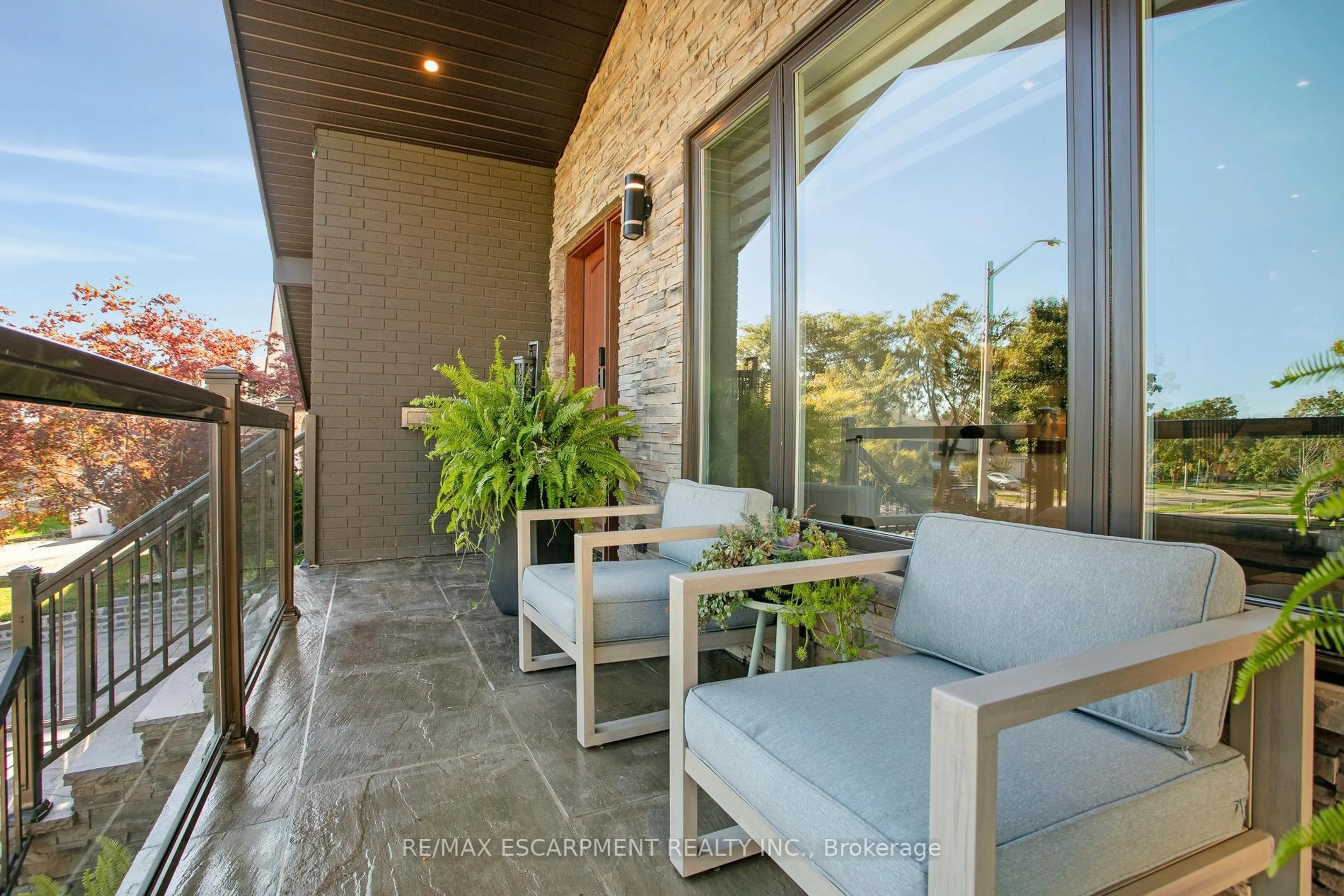 Patio, street for 2683 Kingsberry Cres, Mississauga Ontario L5B 2K6