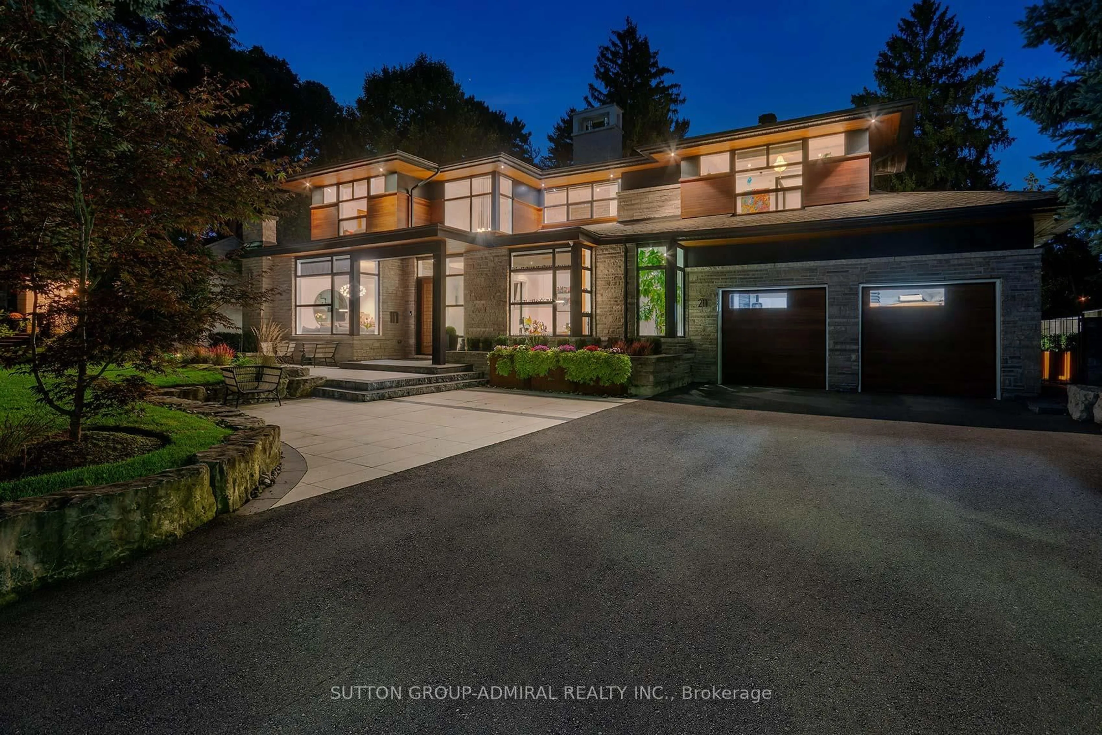 Unknown for 211 Glenview Dr, Mississauga Ontario L5G 2N7