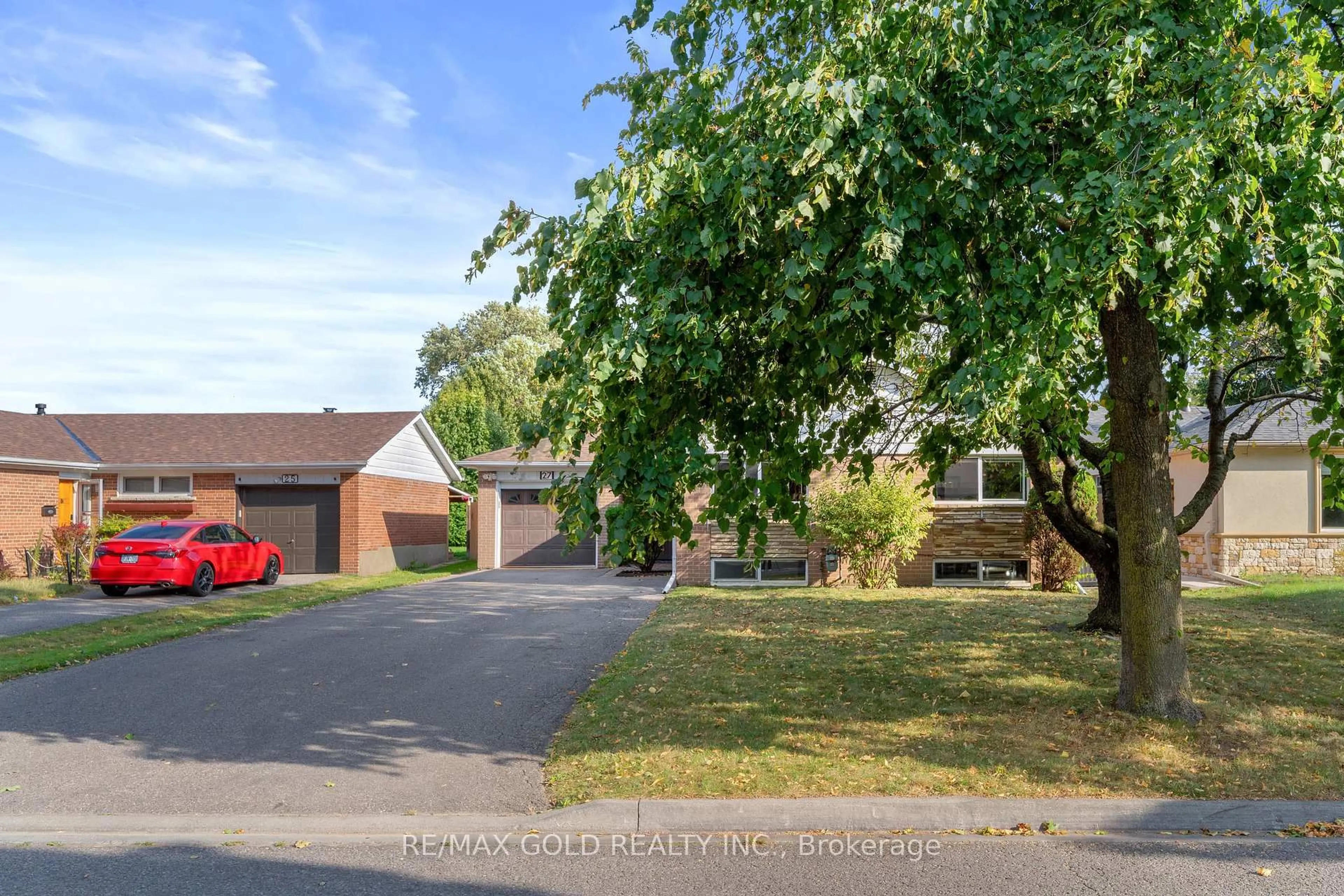 A pic from outside/outdoor area/front of a property/back of a property/a pic from drone, street for 27 Burgby Ave, Brampton Ontario L6X 2G7