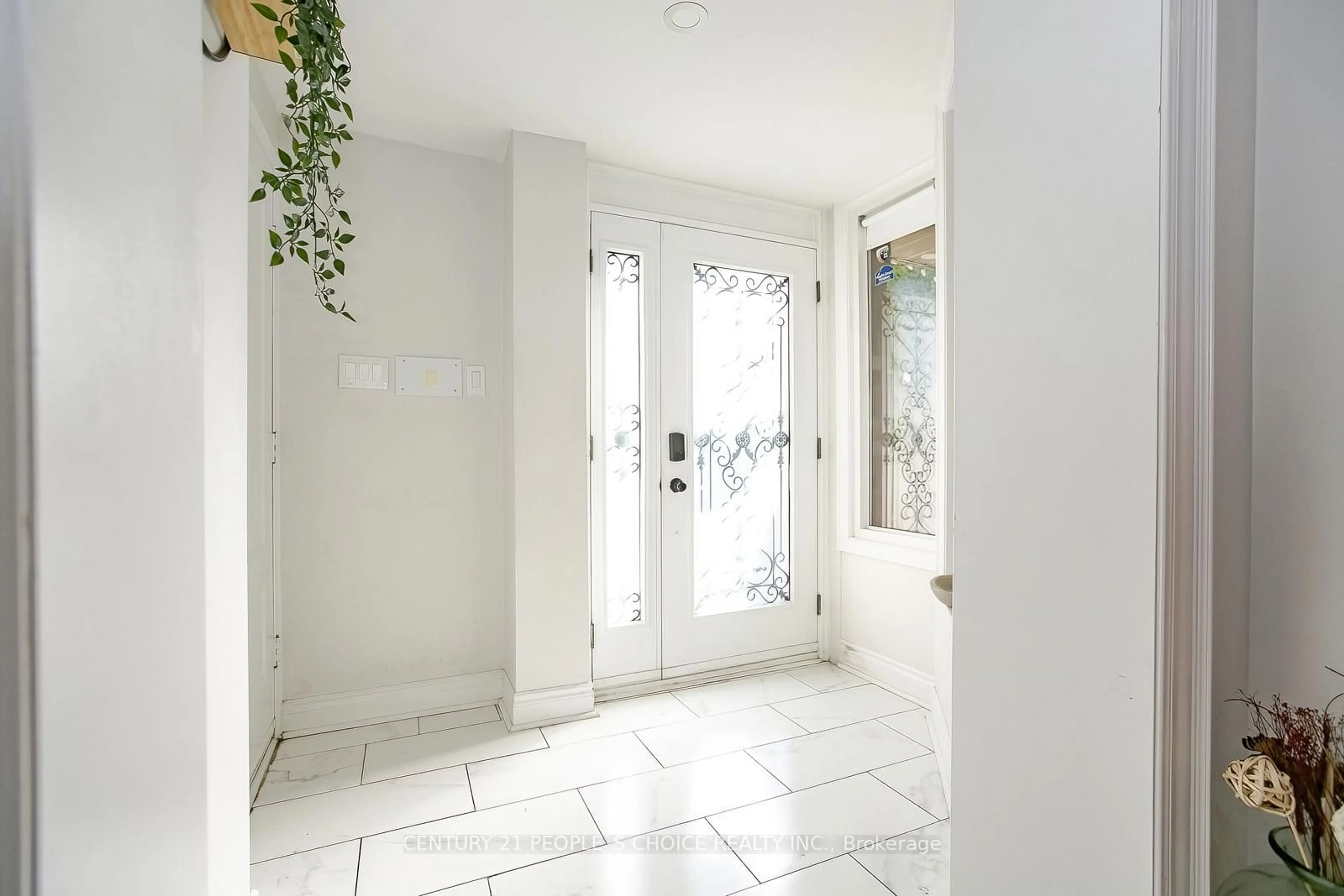 Indoor entryway for 75 Letty Ave, Brampton Ontario L6Y 4T1