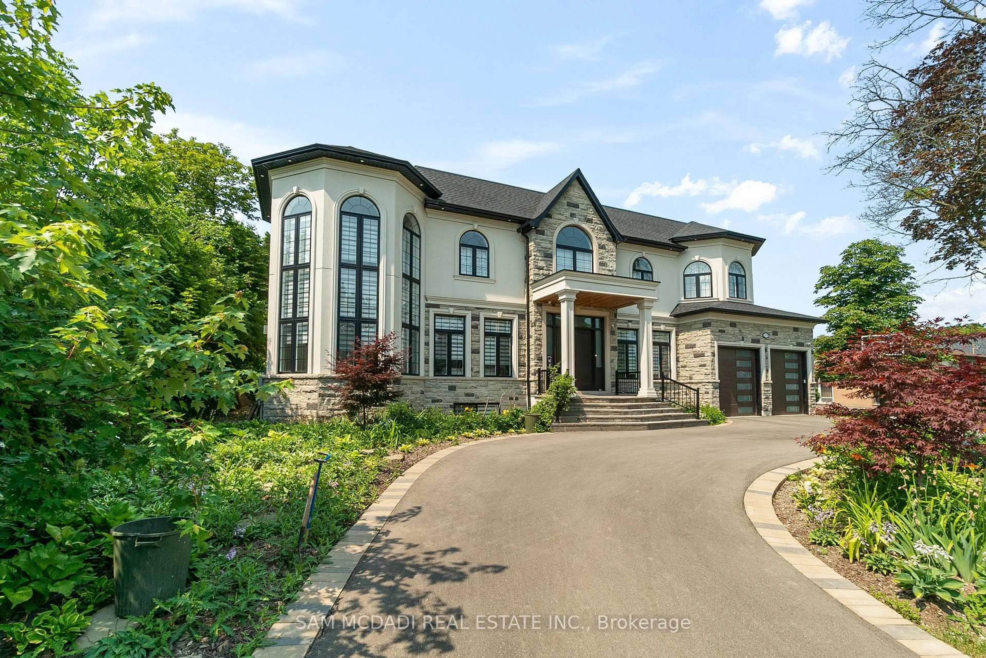 Home with brick exterior material, unknown for 2554 Liruma Rd, Mississauga Ontario L5K 1Y6