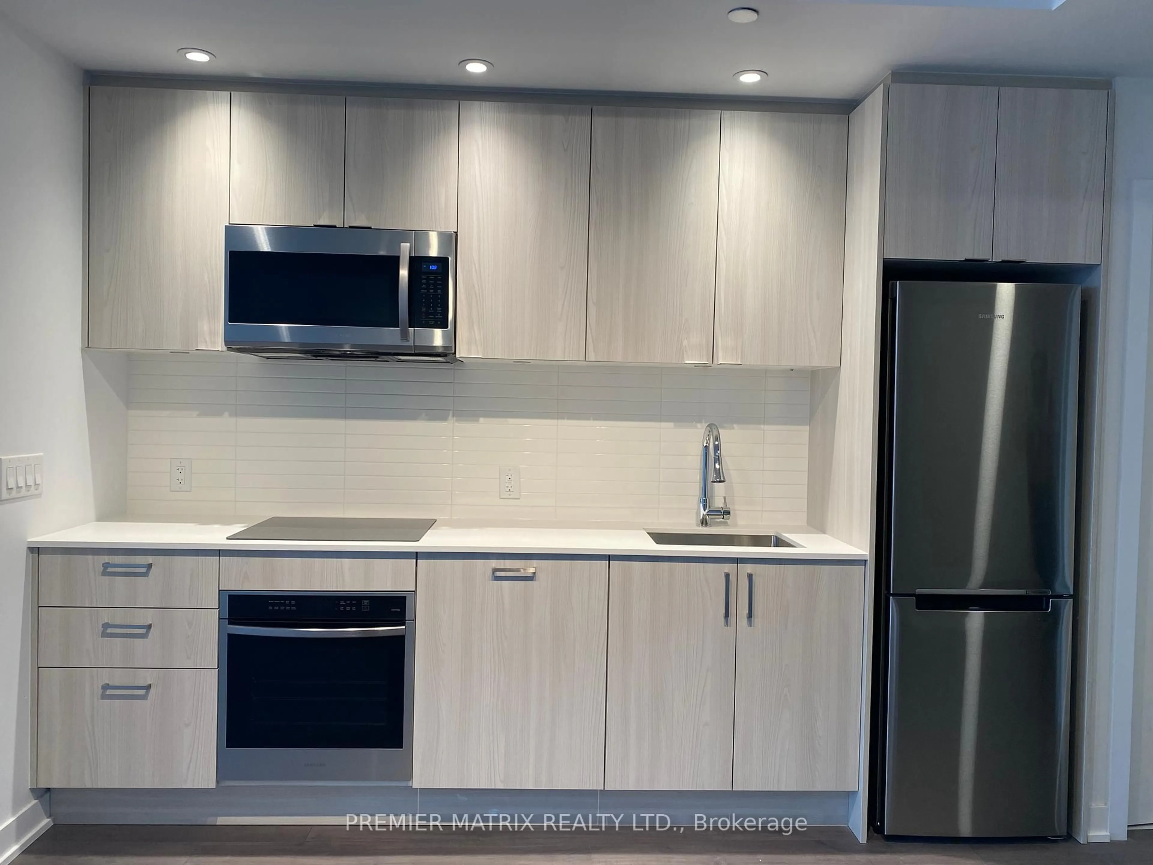 Standard kitchen, unknown for 1926 Lake Shore Blvd #4003, Toronto Ontario M6S 1A1
