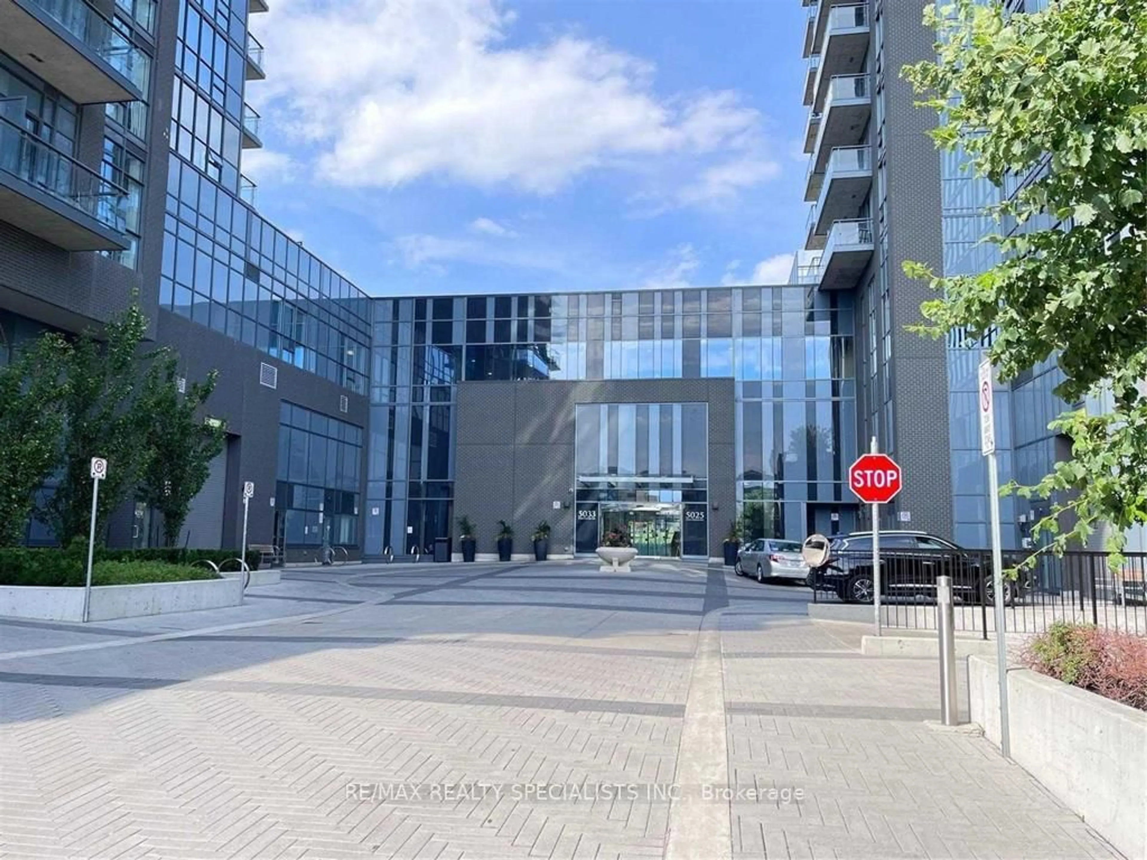 Indoor foyer for 5033 Four Springs Ave #413, Mississauga Ontario L5R 0G6