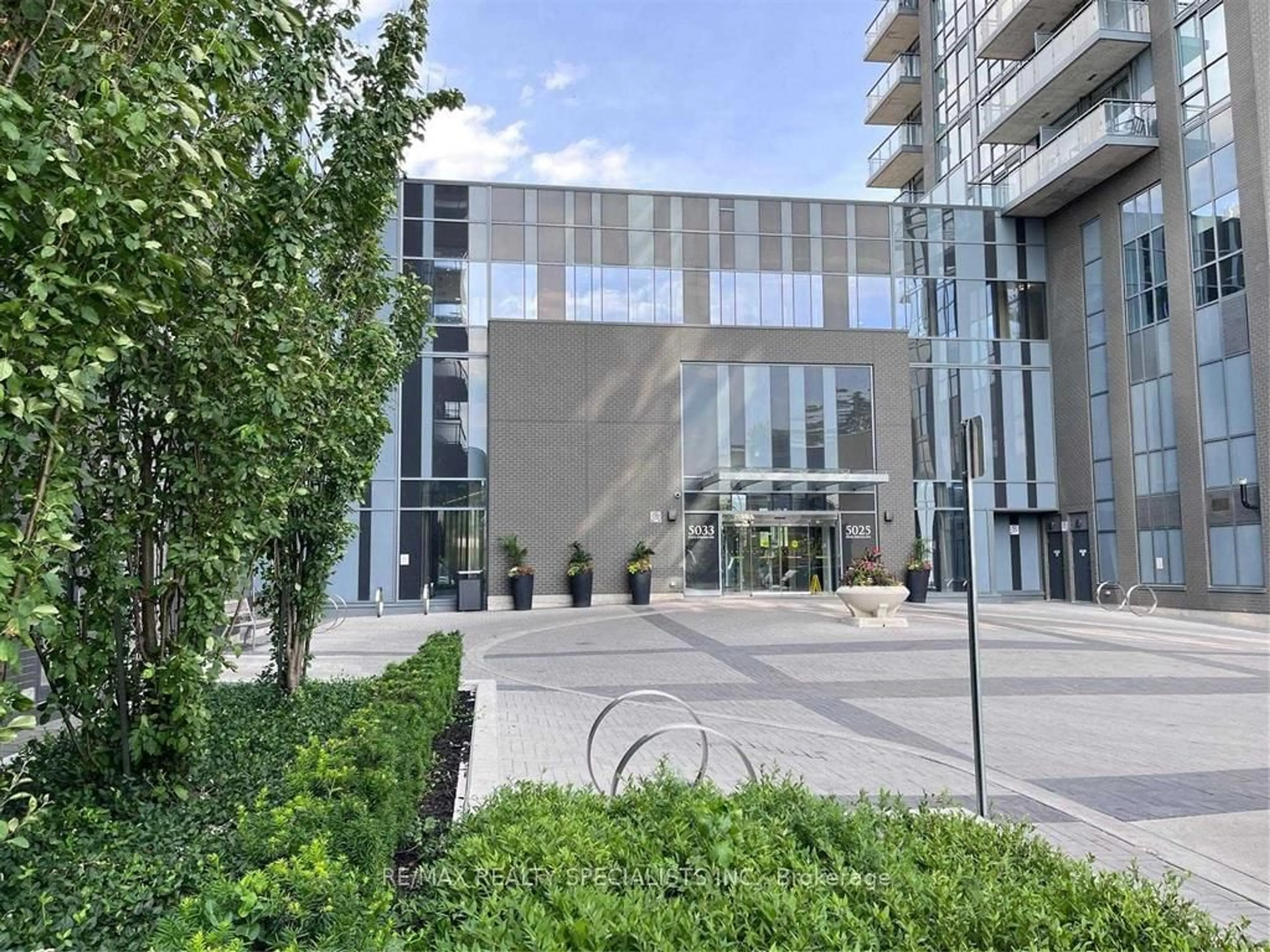 Indoor foyer for 5033 Four Springs Ave #413, Mississauga Ontario L5R 0G6
