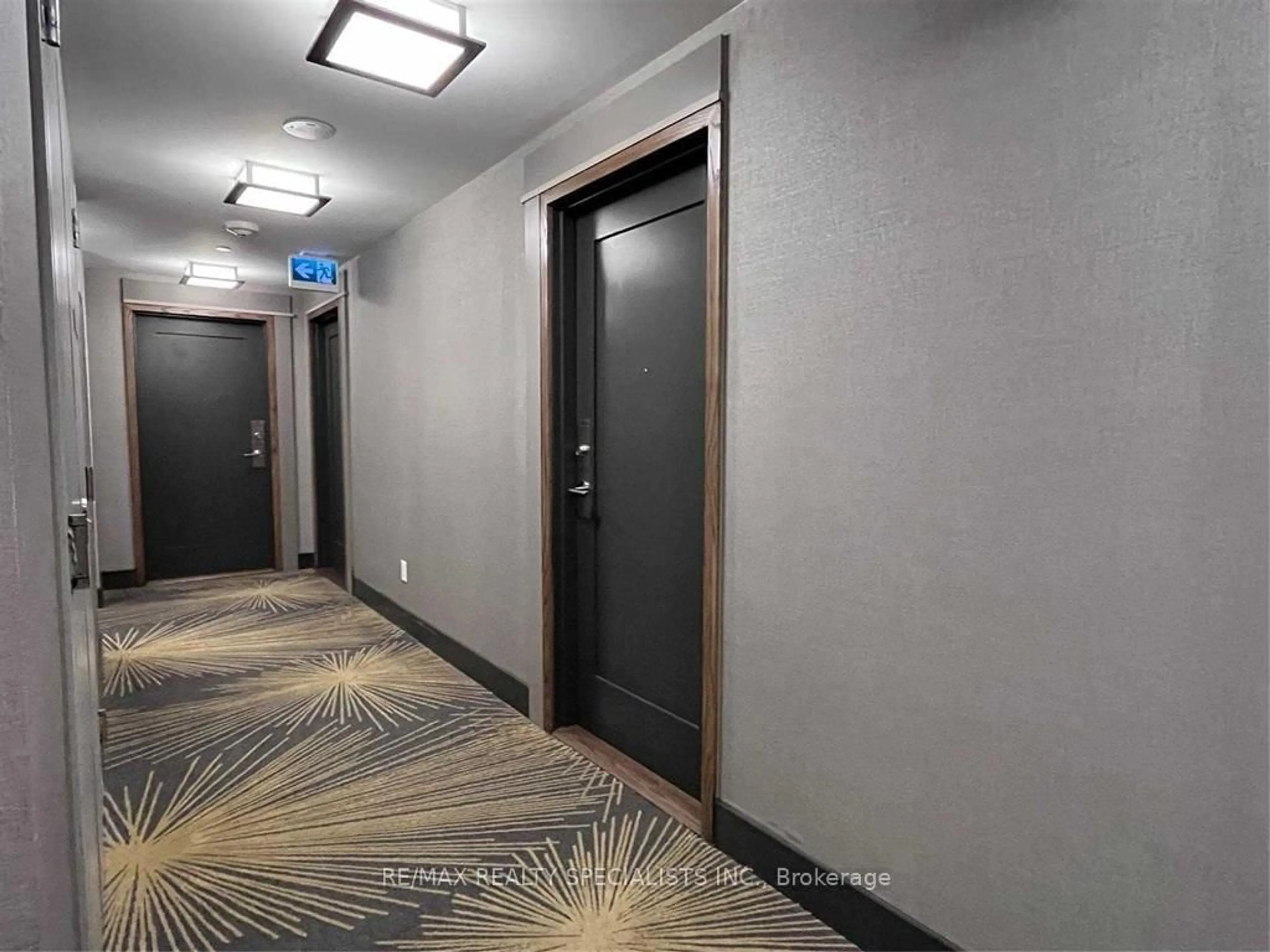 Indoor foyer for 5033 Four Springs Ave #413, Mississauga Ontario L5R 0G6
