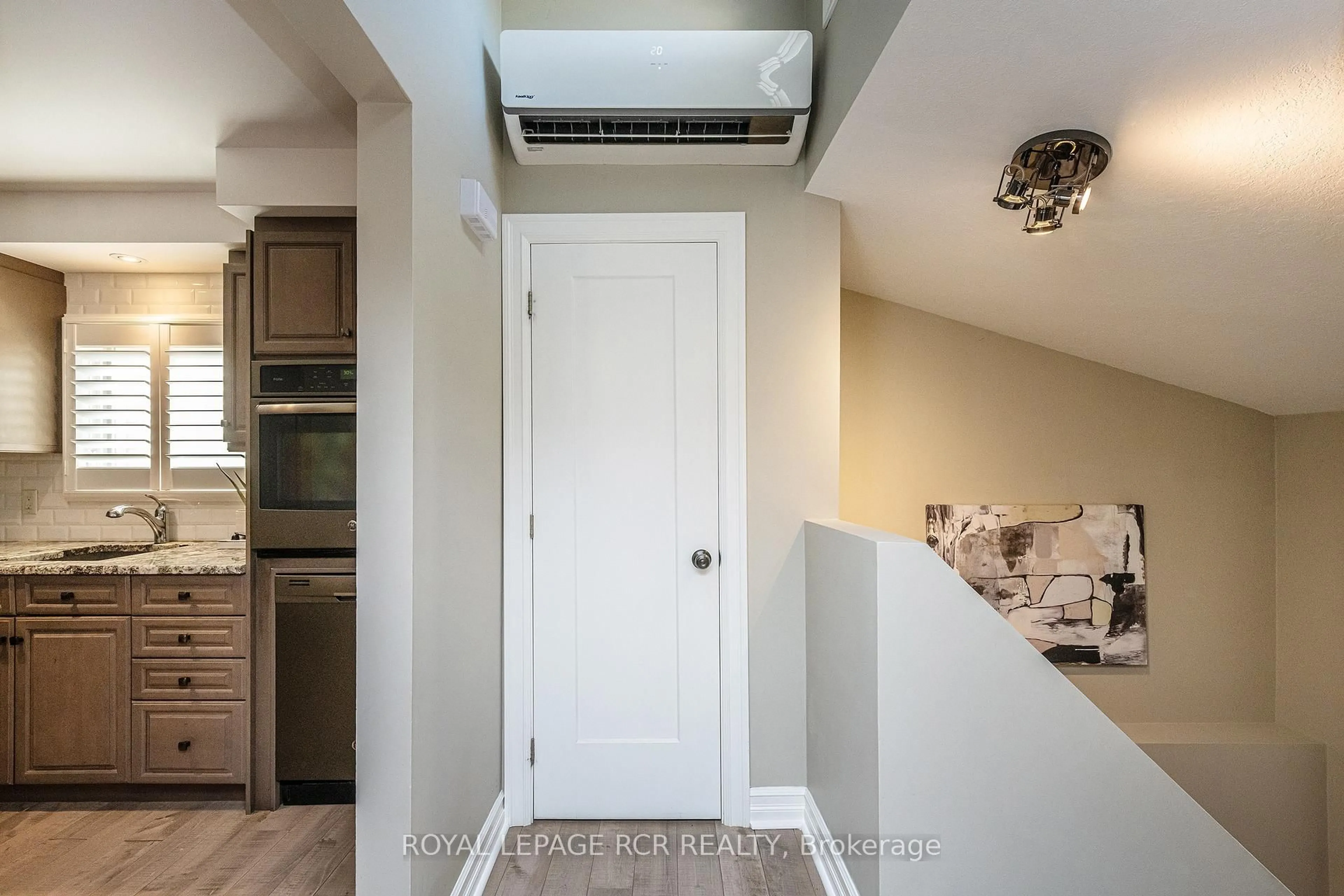 Indoor entryway for 133 Goldgate Cres, Orangeville Ontario L9W 4C2