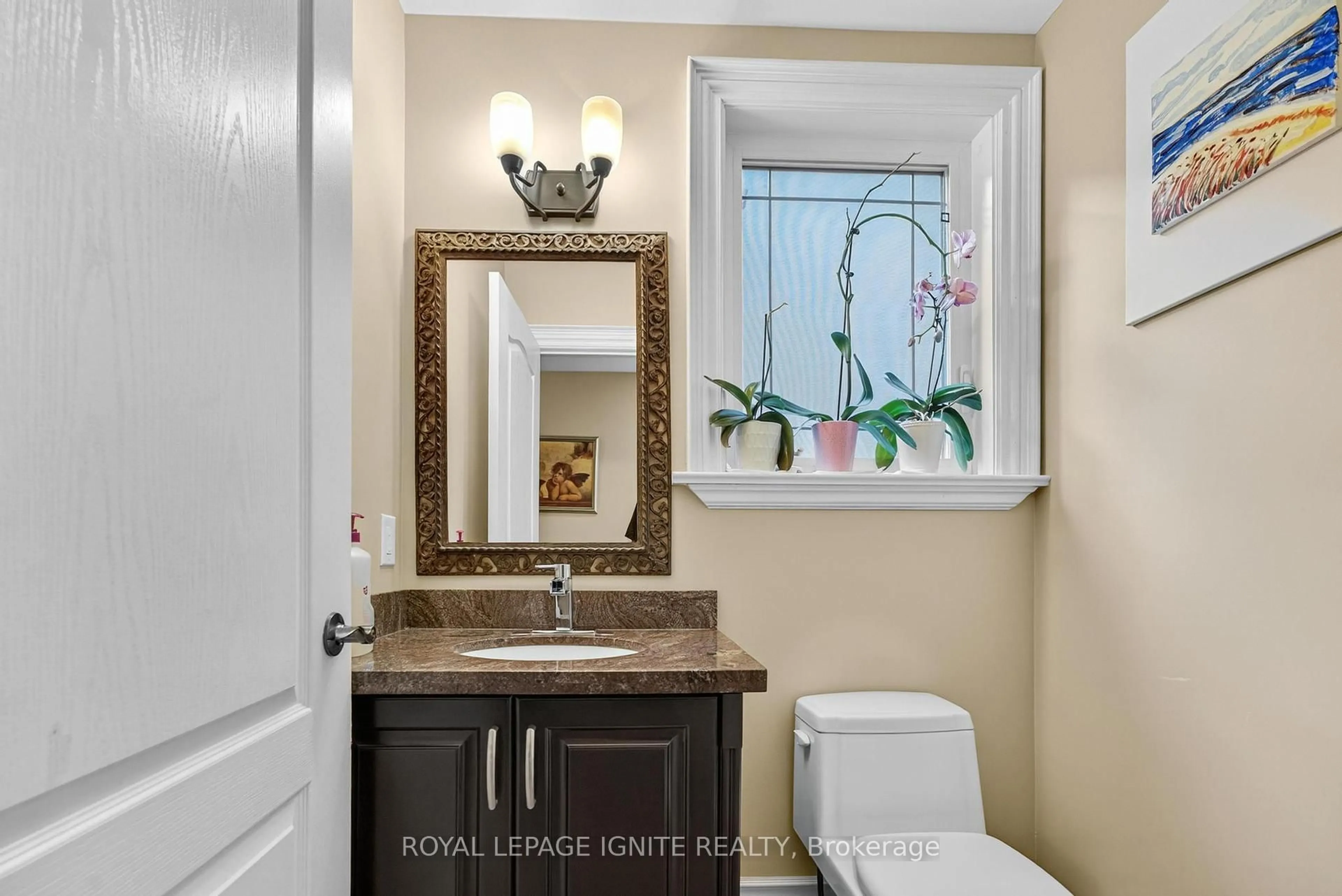 Standard bathroom, ceramic/tile floor for 46 Lambton Ave, Toronto Ontario M6N 2S1