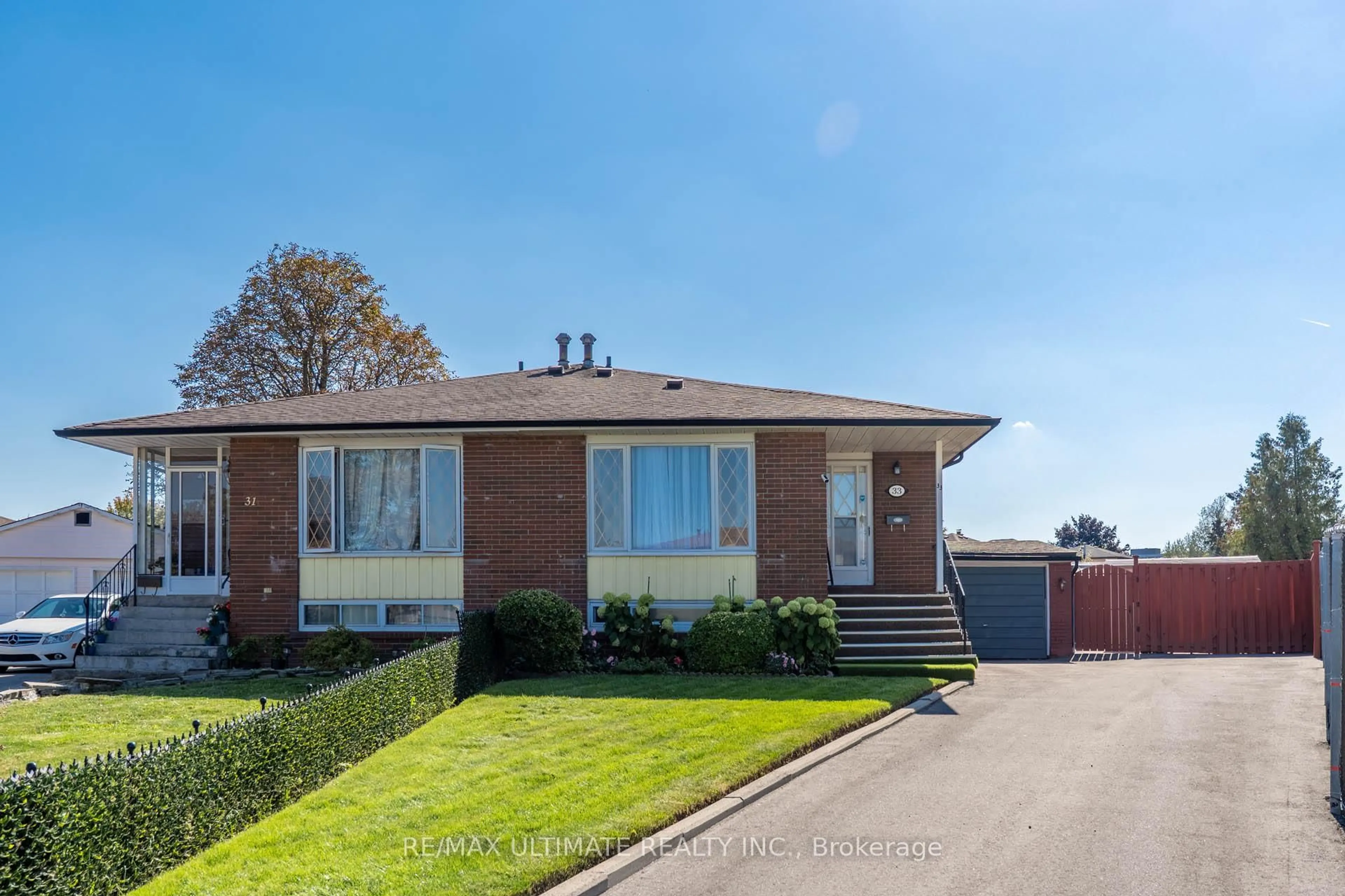 Home with brick exterior material, street for 33 Forsythia Rd, Brampton Ontario L6T 2G2