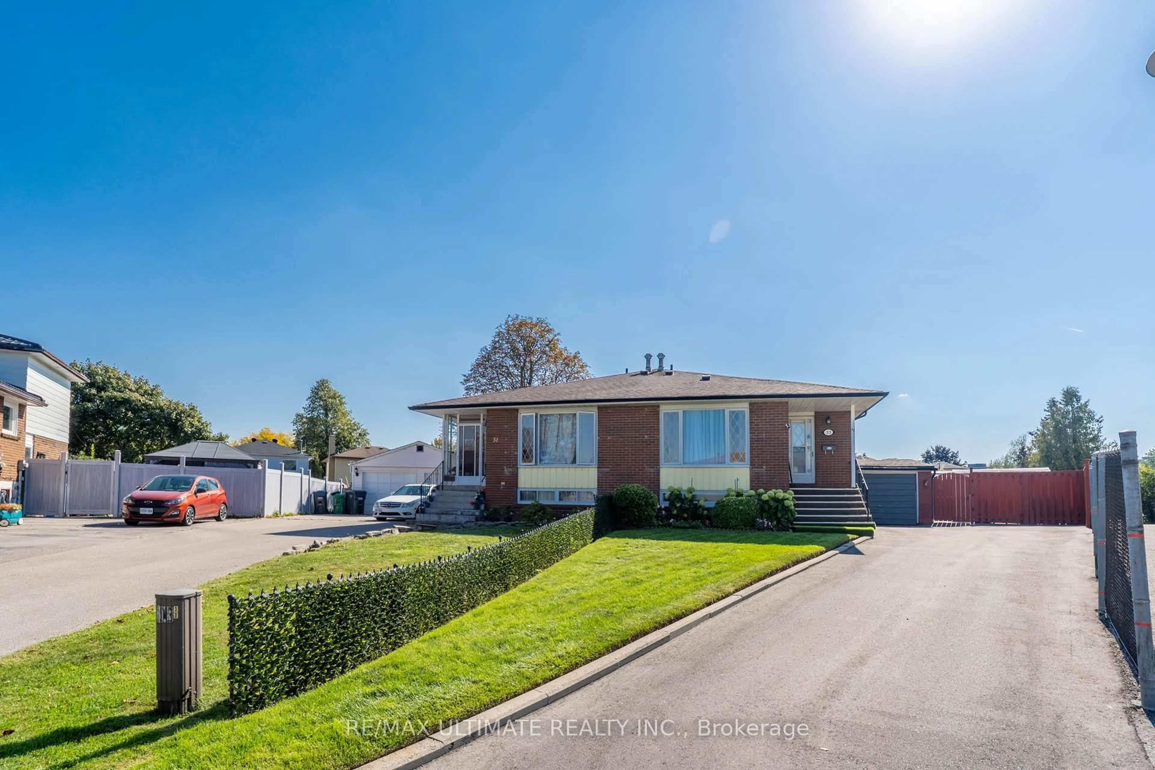 Unknown for 33 Forsythia Rd, Brampton Ontario L6T 2G2