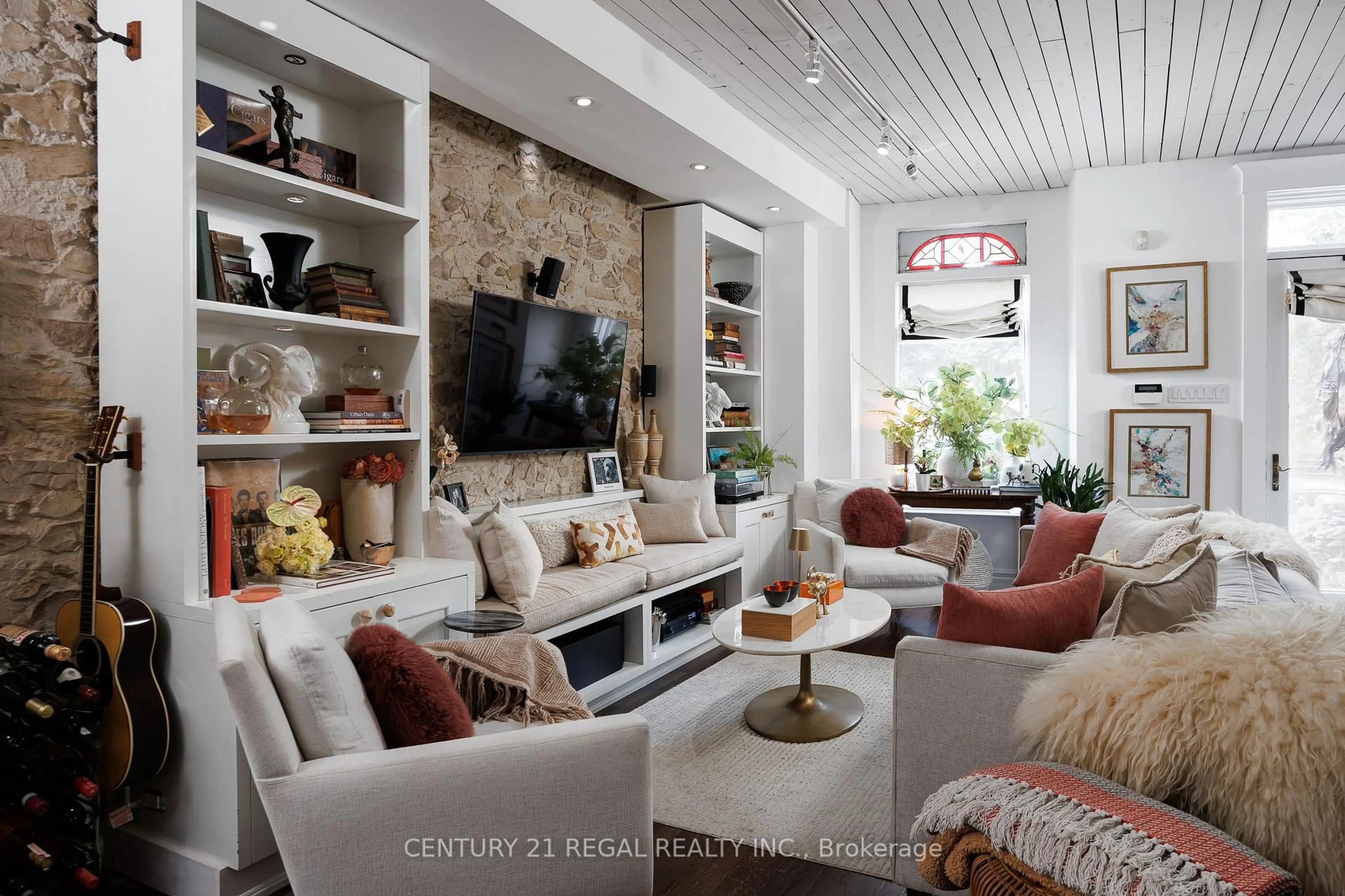 Living room with furniture, unknown for 723 Durie St, Toronto Ontario M6S 3H4