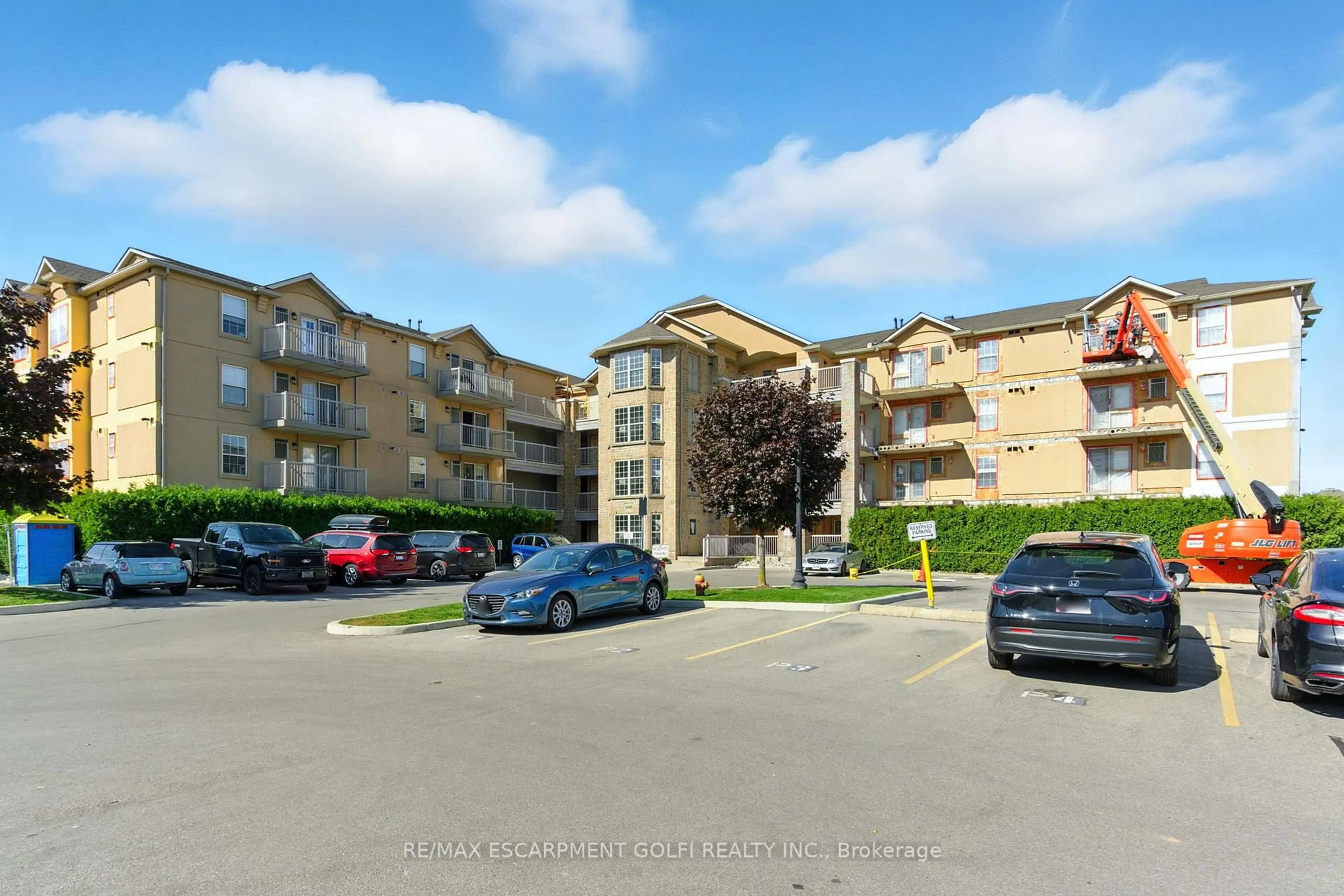 A pic from outside/outdoor area/front of a property/back of a property/a pic from drone, unknown for 1490 Bishops Gate #305, Oakville Ontario L6M 4N3