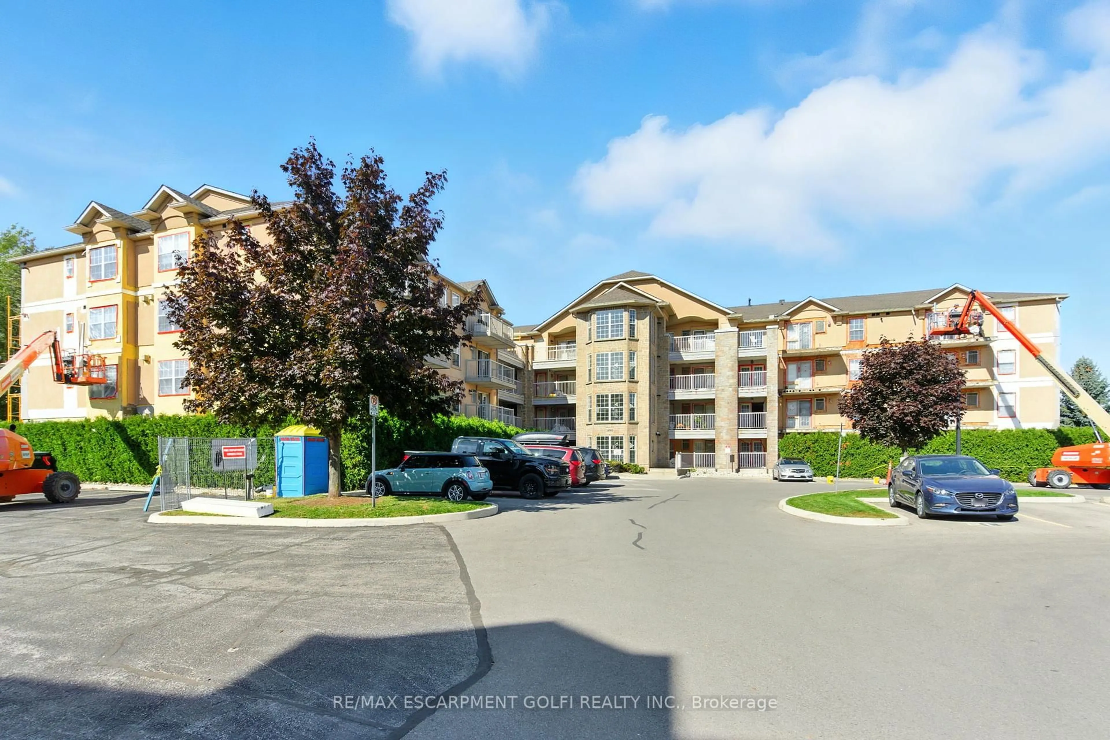 A pic from outside/outdoor area/front of a property/back of a property/a pic from drone, street for 1490 Bishops Gate #305, Oakville Ontario L6M 4N3