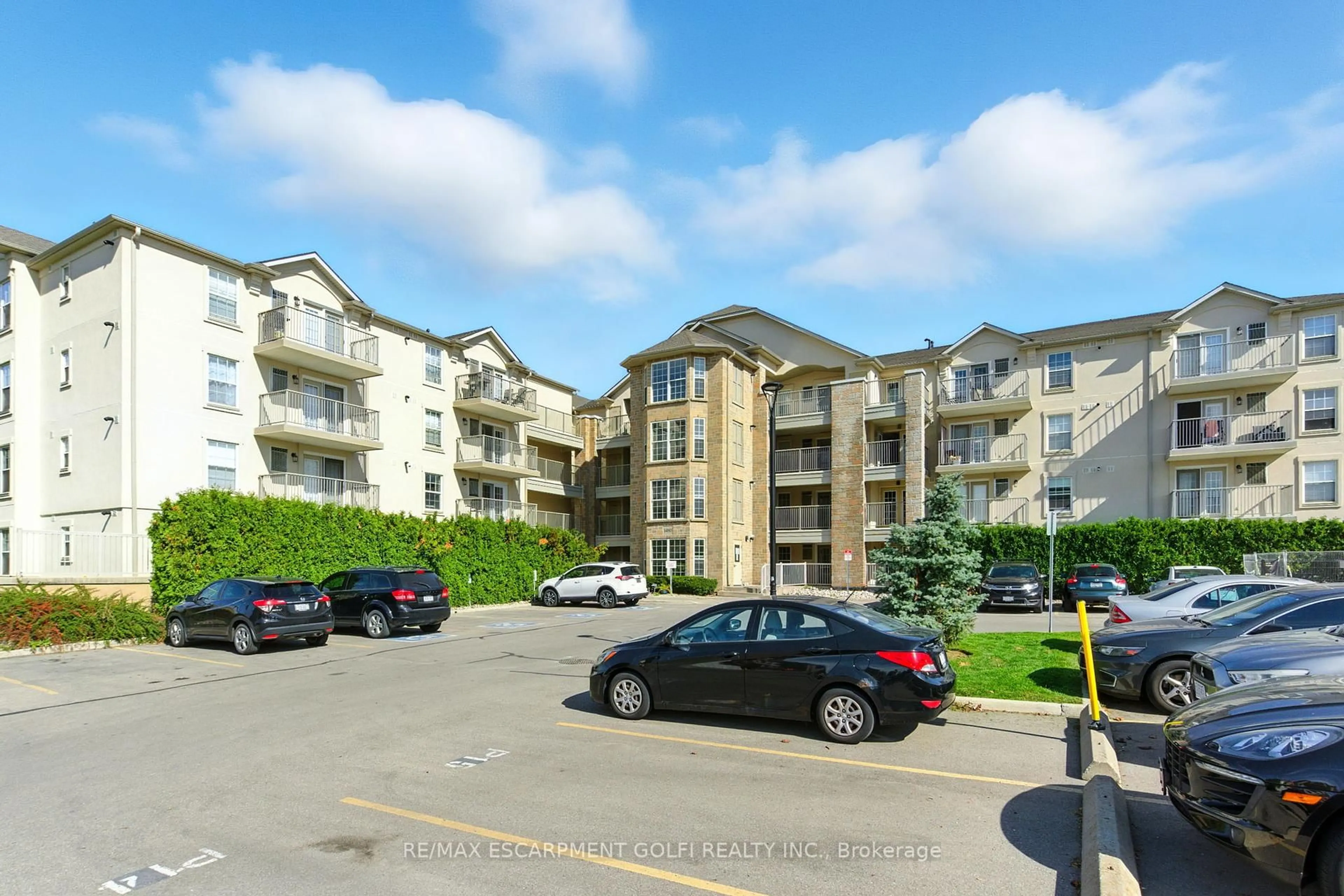 A pic from outside/outdoor area/front of a property/back of a property/a pic from drone, unknown for 1490 Bishops Gate #305, Oakville Ontario L6M 4N3