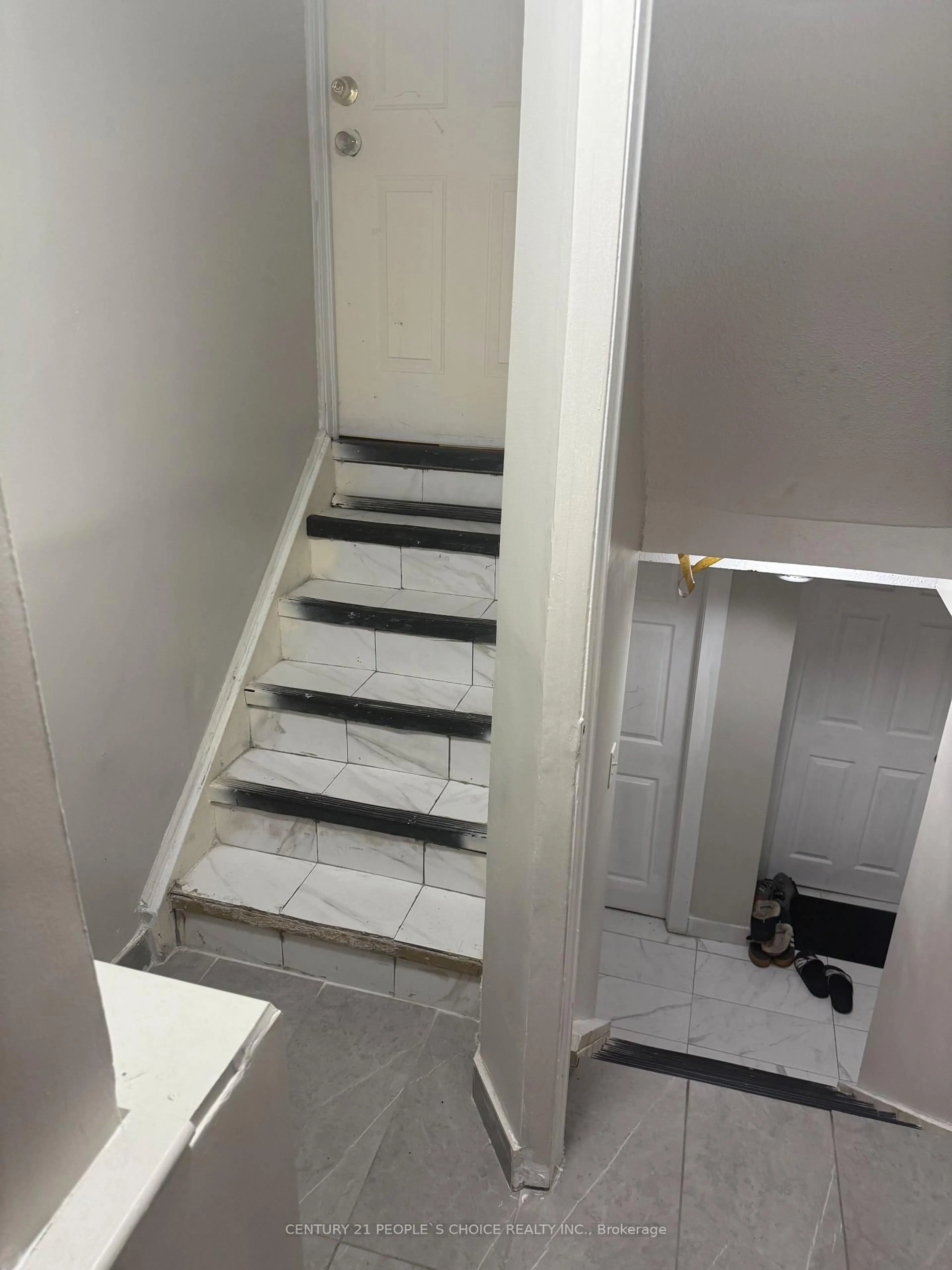 Stairs for 23 Deerpark Cres, Brampton Ontario L6X 2T6