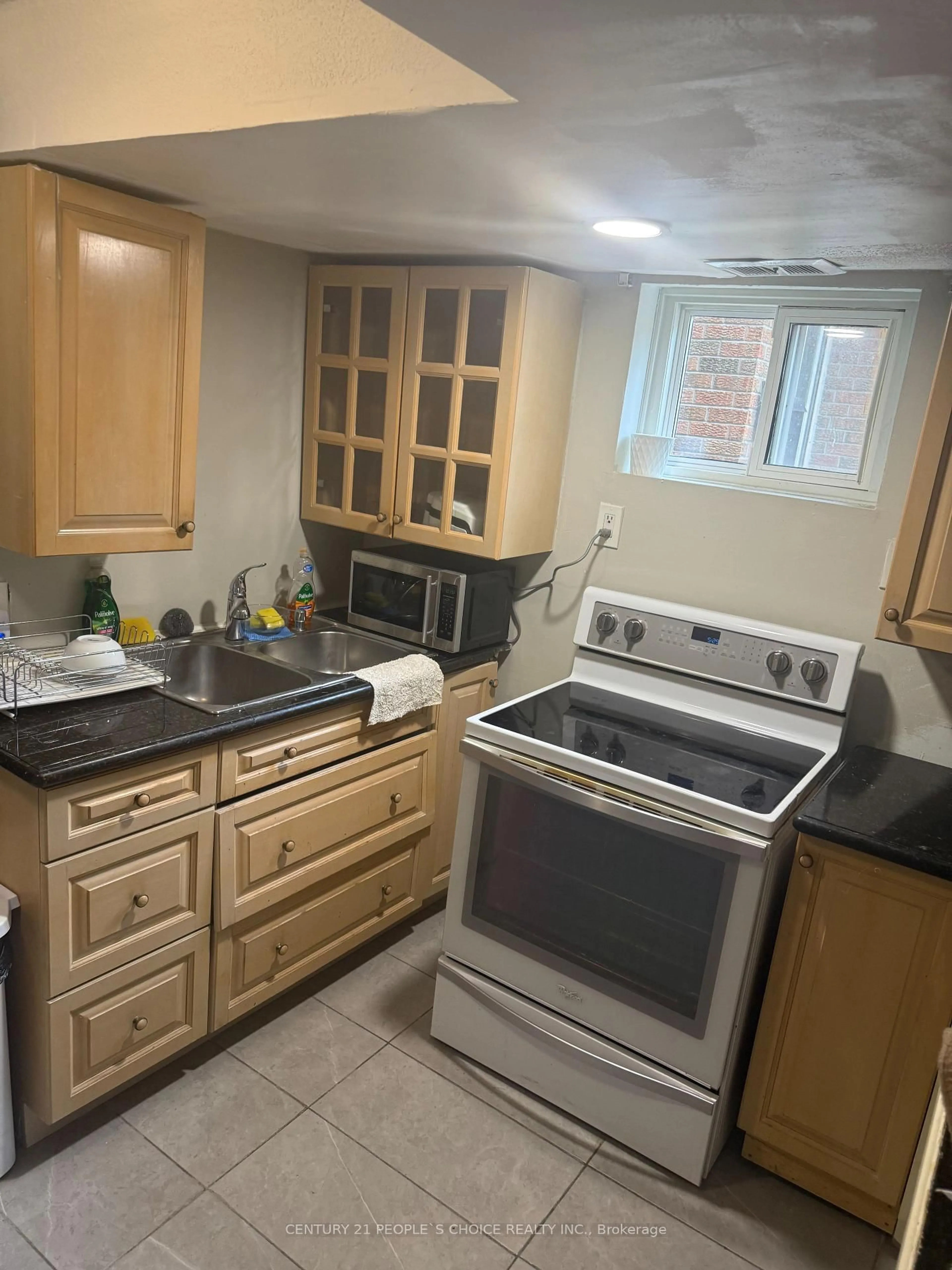 Standard kitchen, unknown for 23 Deerpark Cres, Brampton Ontario L6X 2T6