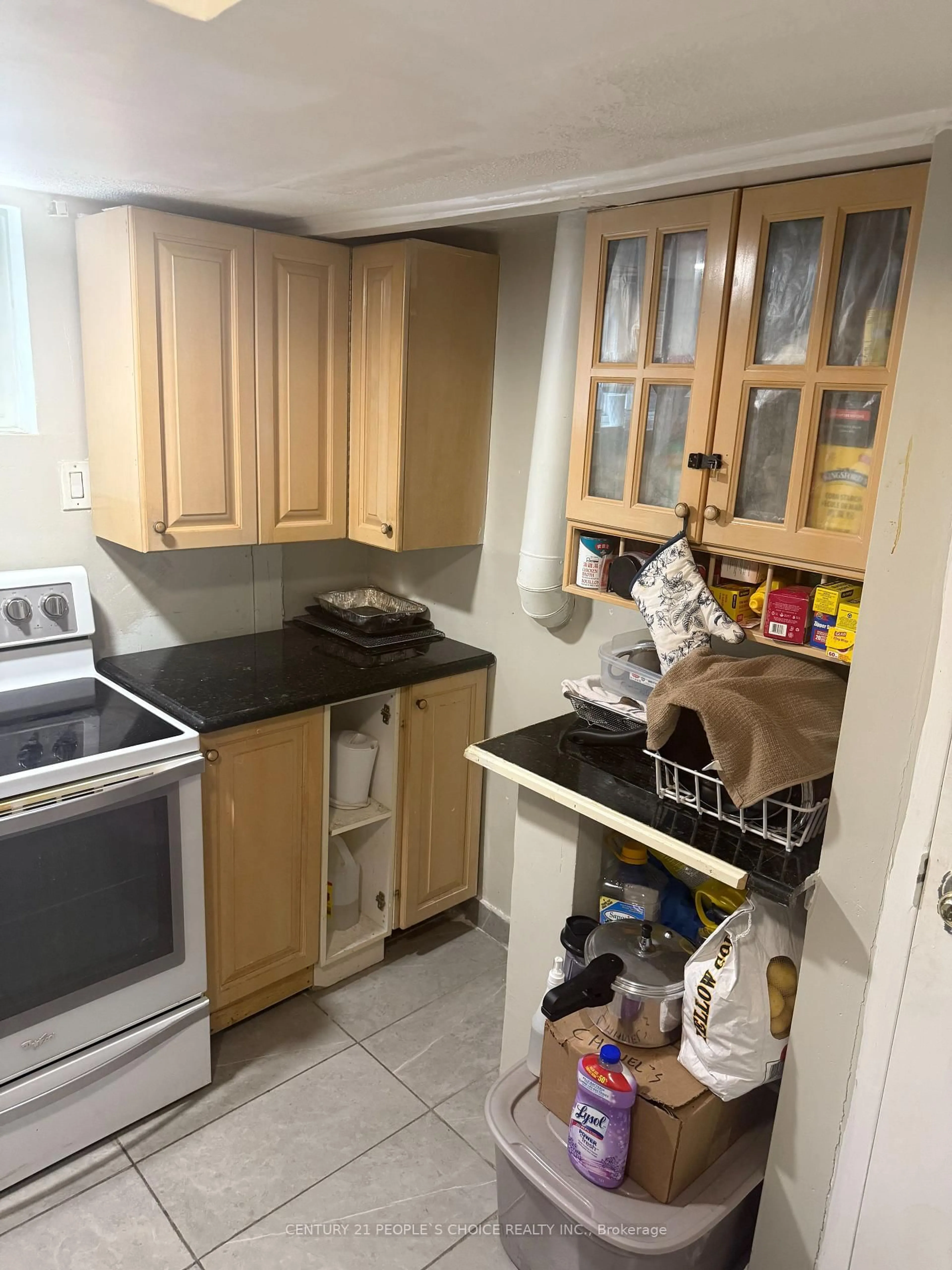 Standard kitchen, unknown for 23 Deerpark Cres, Brampton Ontario L6X 2T6