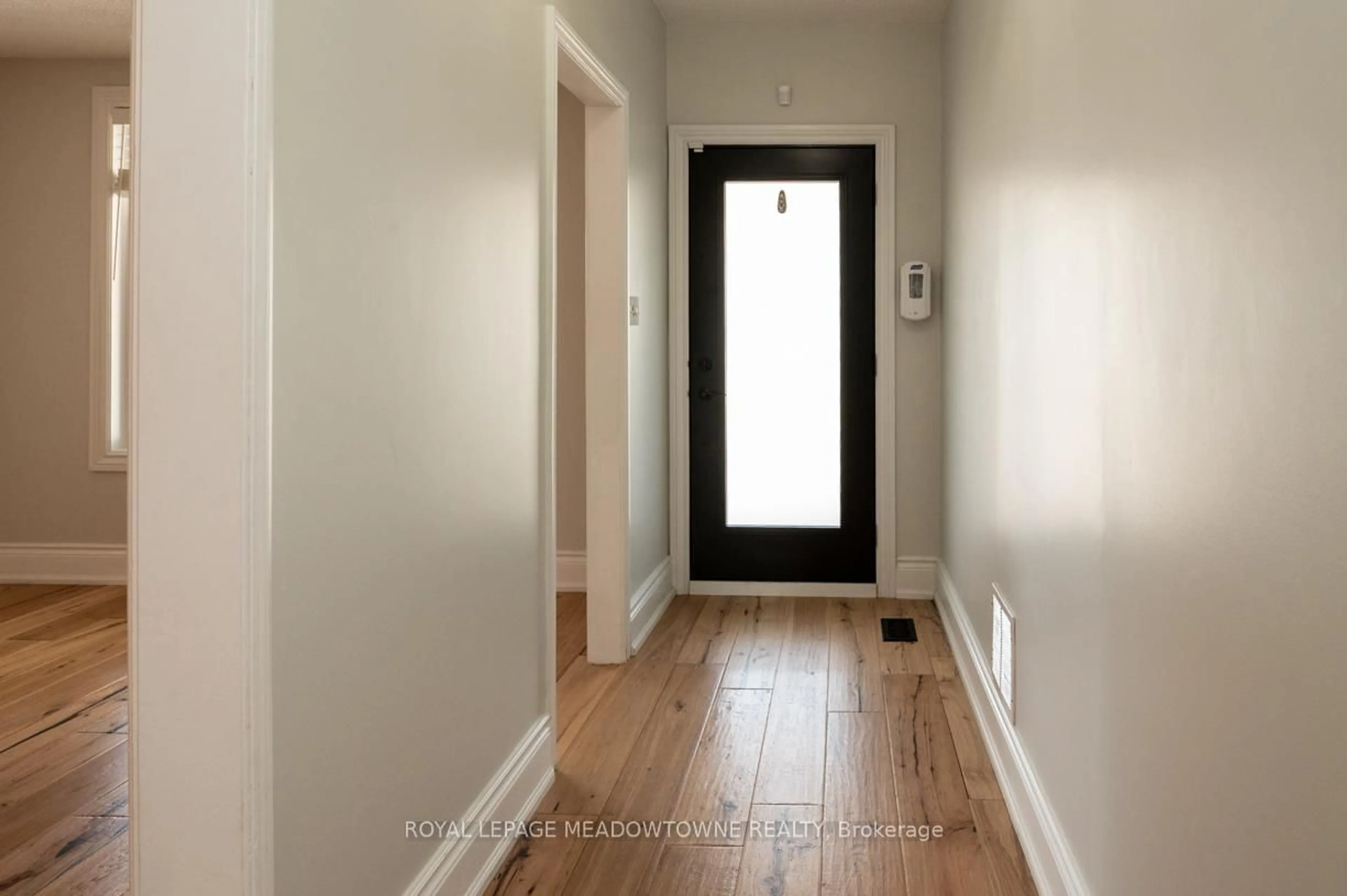 Indoor entryway for 17 Kersdale Ave, Toronto Ontario M6M 1C9