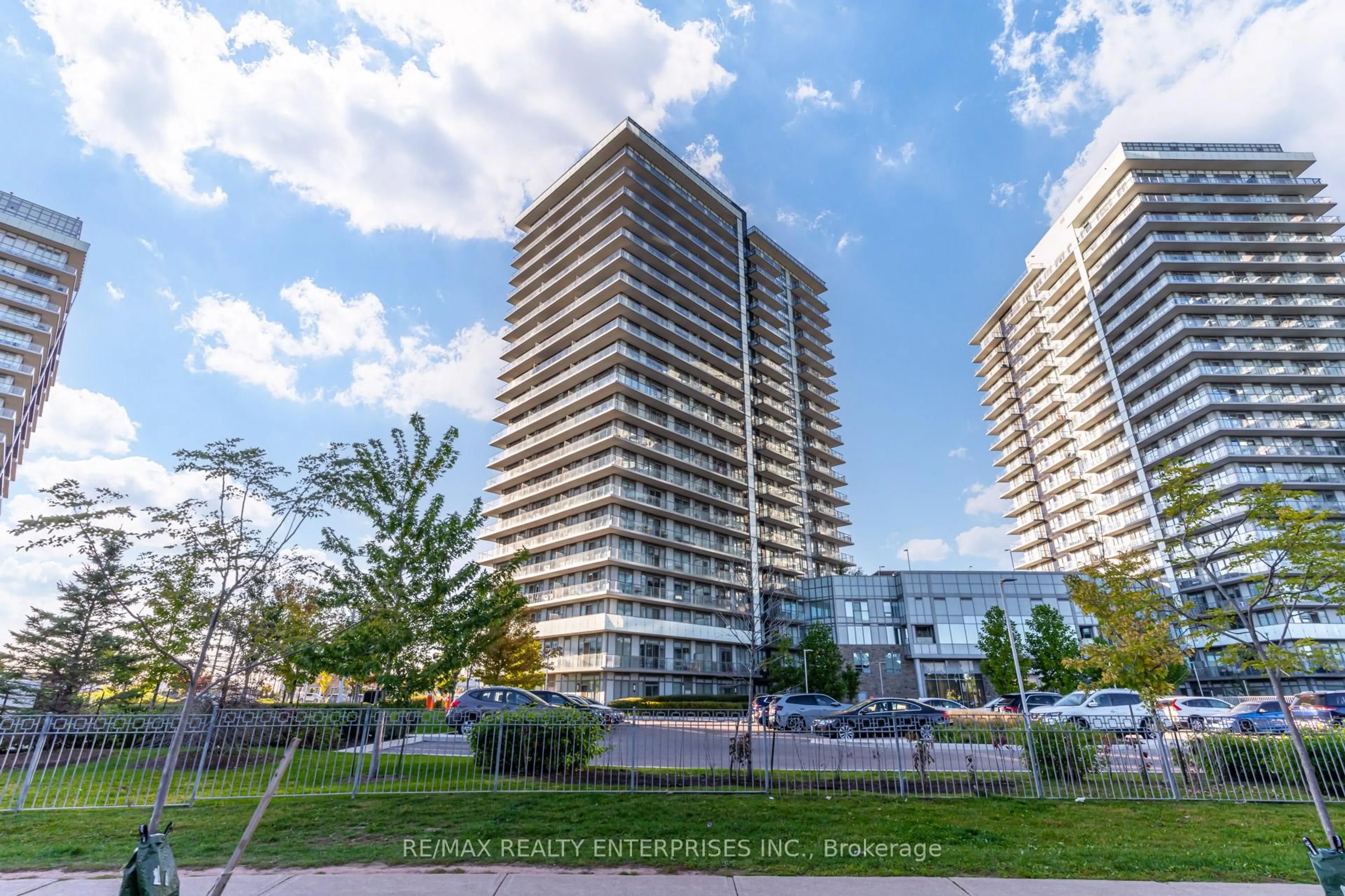 A pic from outside/outdoor area/front of a property/back of a property/a pic from drone, unknown for 4655 Metcalfe Ave #1703, Mississauga Ontario L5M 0Z7