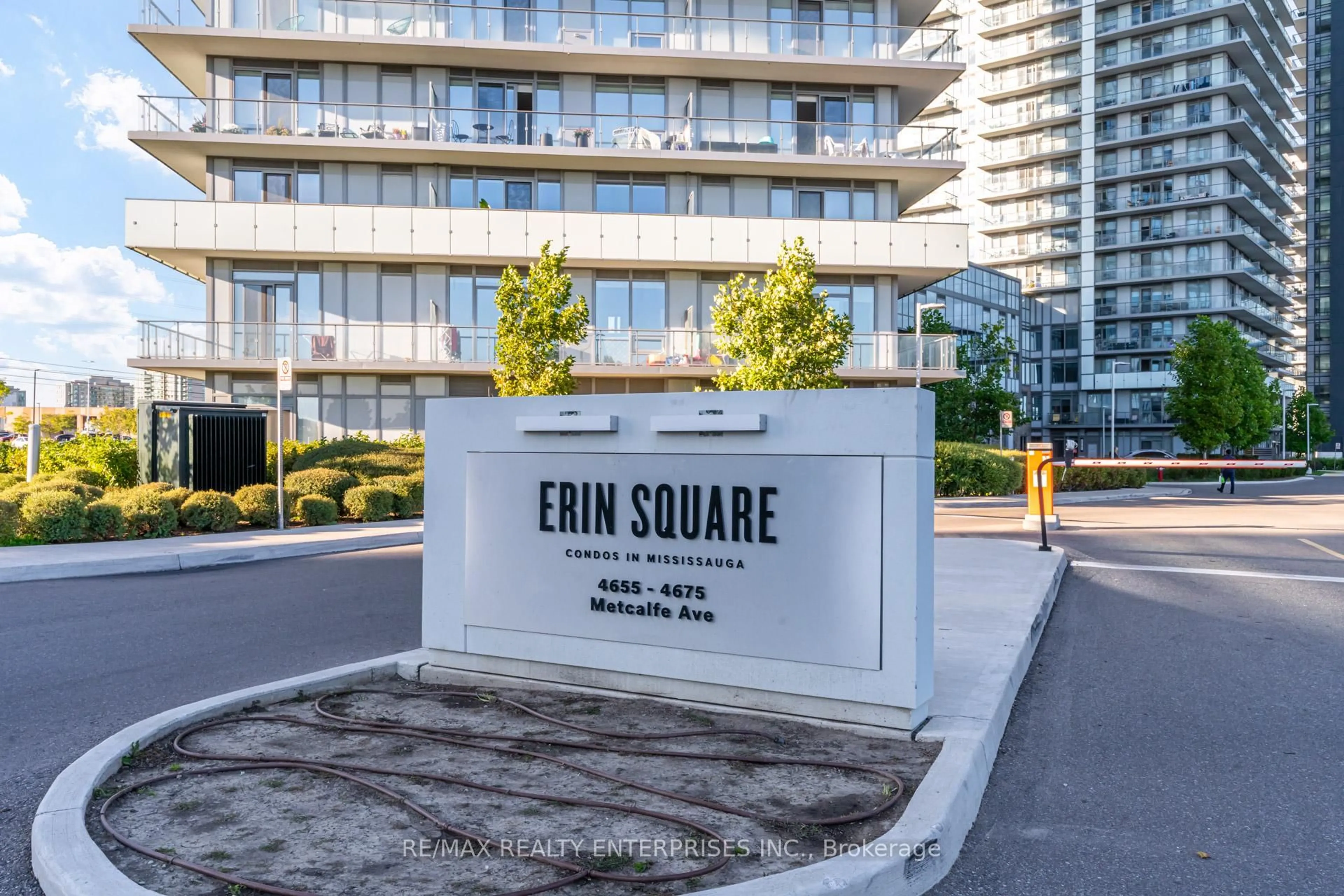 Indoor entryway for 4655 Metcalfe Ave #1703, Mississauga Ontario L5M 0Z7