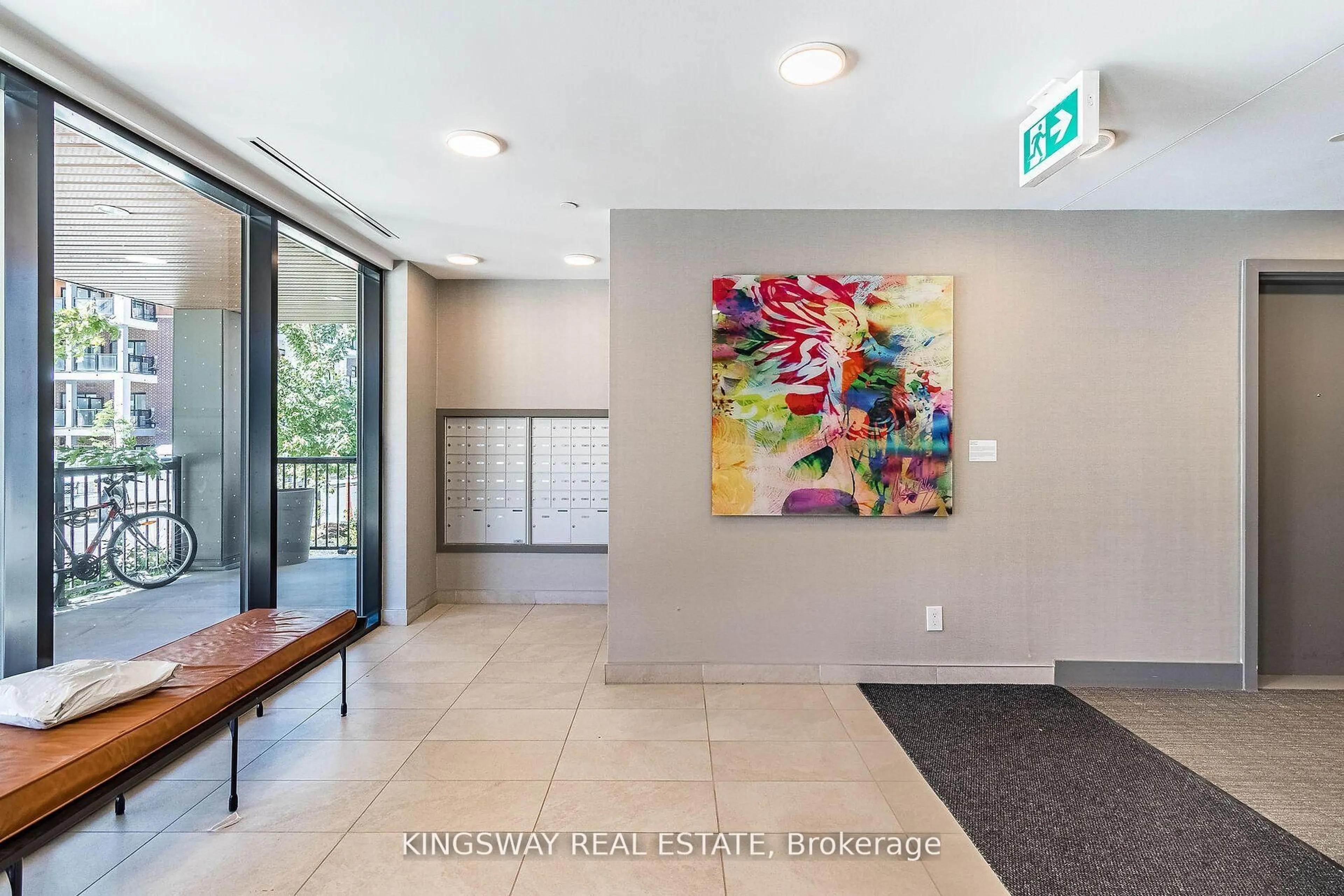 Indoor foyer for 120 Canon Jackson Dr #304, Toronto Ontario M6M 0B8