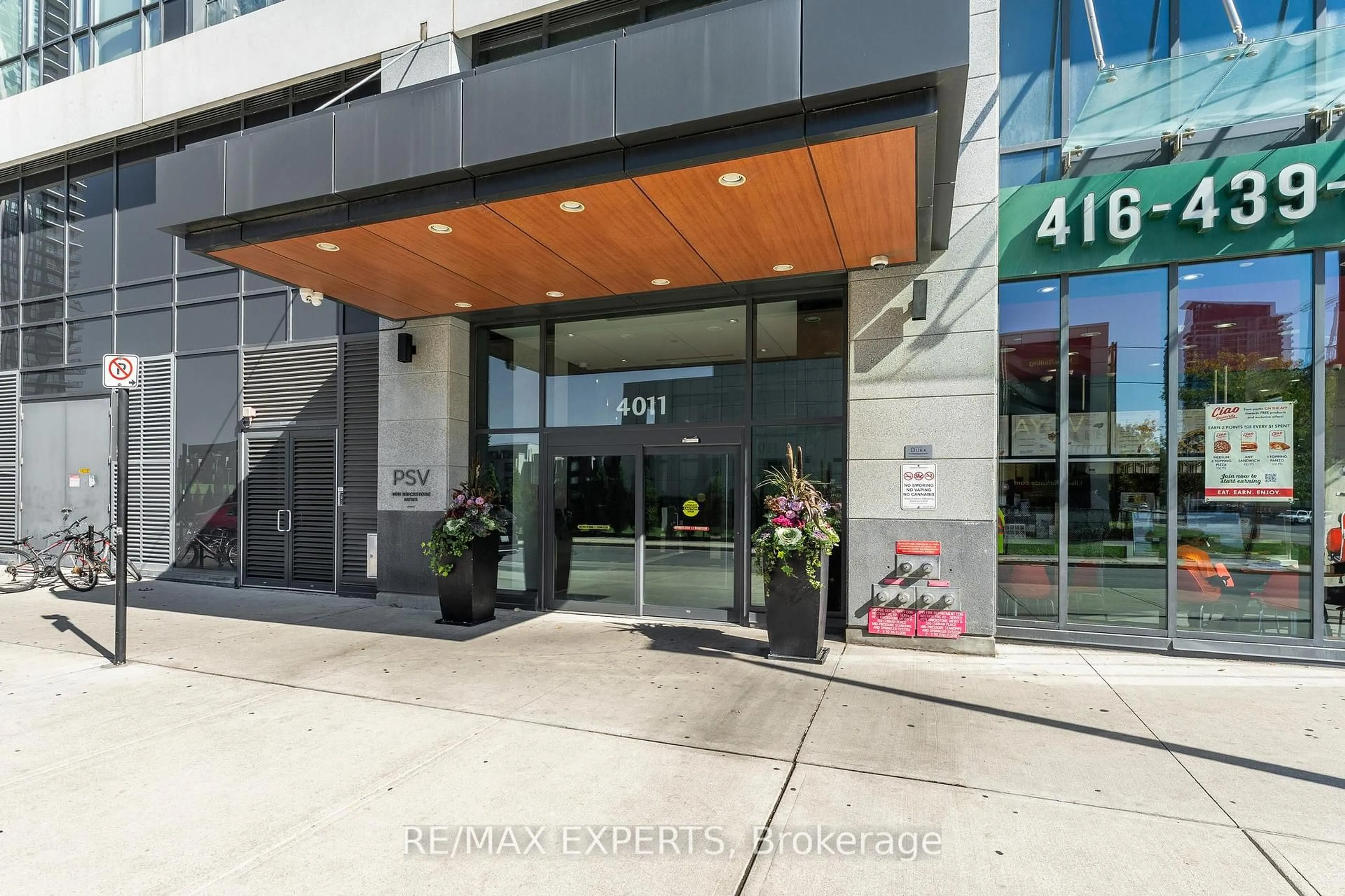 Indoor foyer for 4011 Brickstone Mews #4502, Mississauga Ontario L5B 0G3